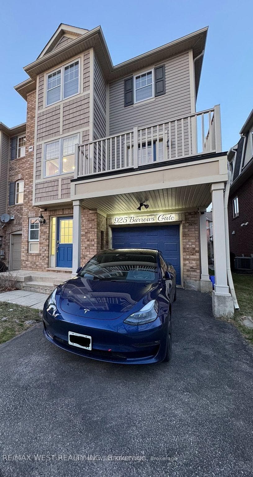 925 Burrows Gate, Milton, ON L9Y 0K7