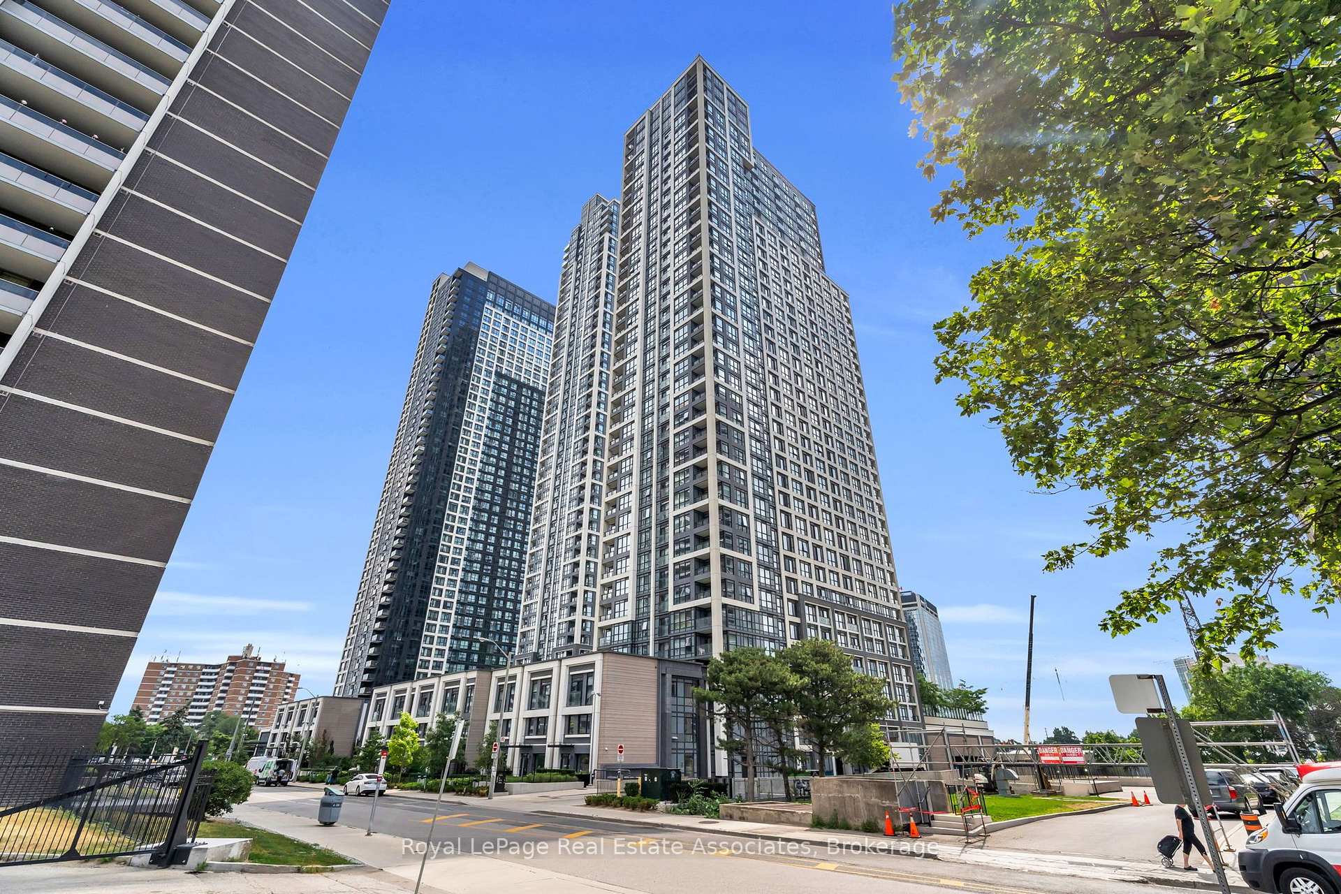 7 Mabelle Avenue 702, Toronto, ON M5T 0C9