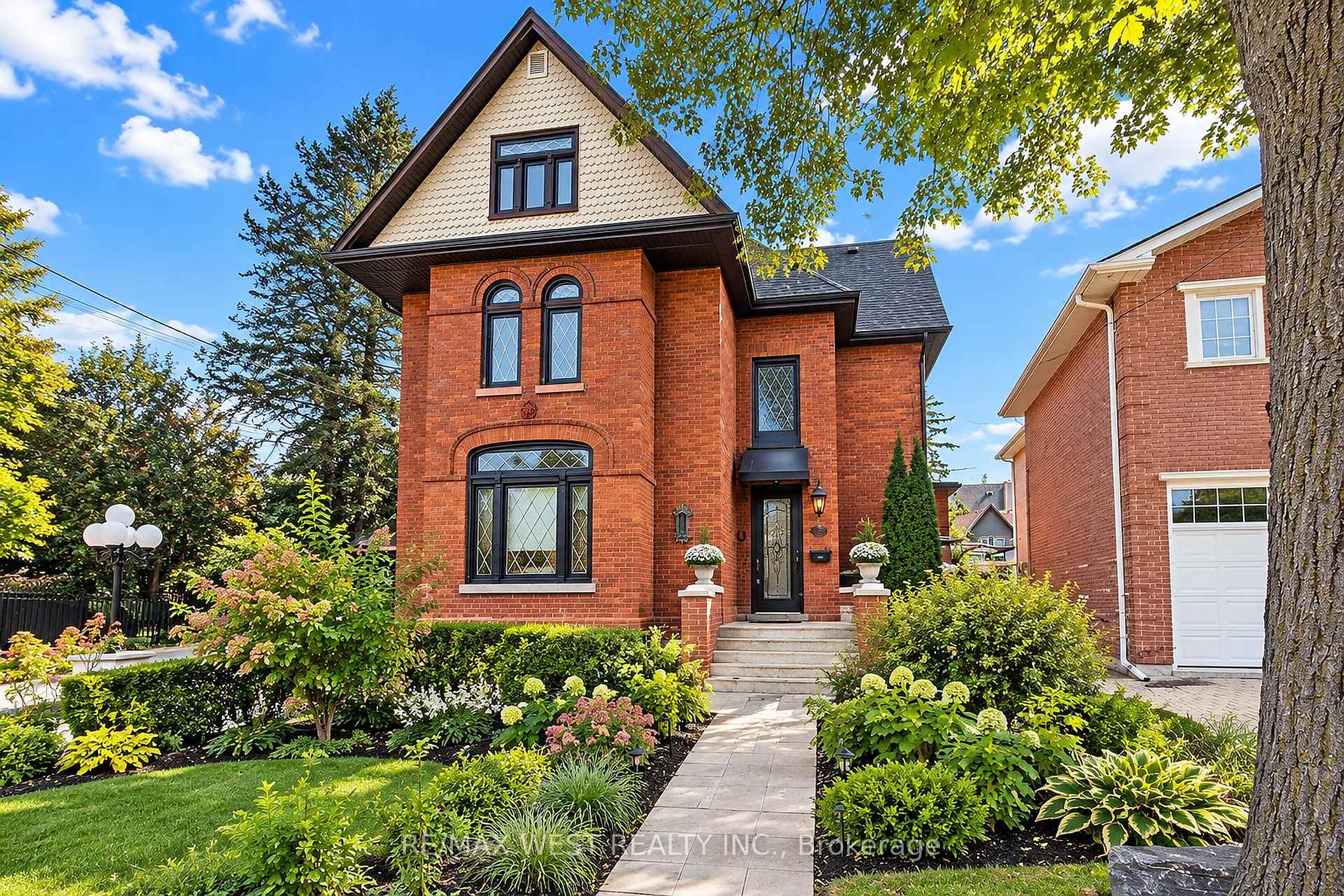 117 Rosemount Avenue 4, Toronto, ON M9N 3B8