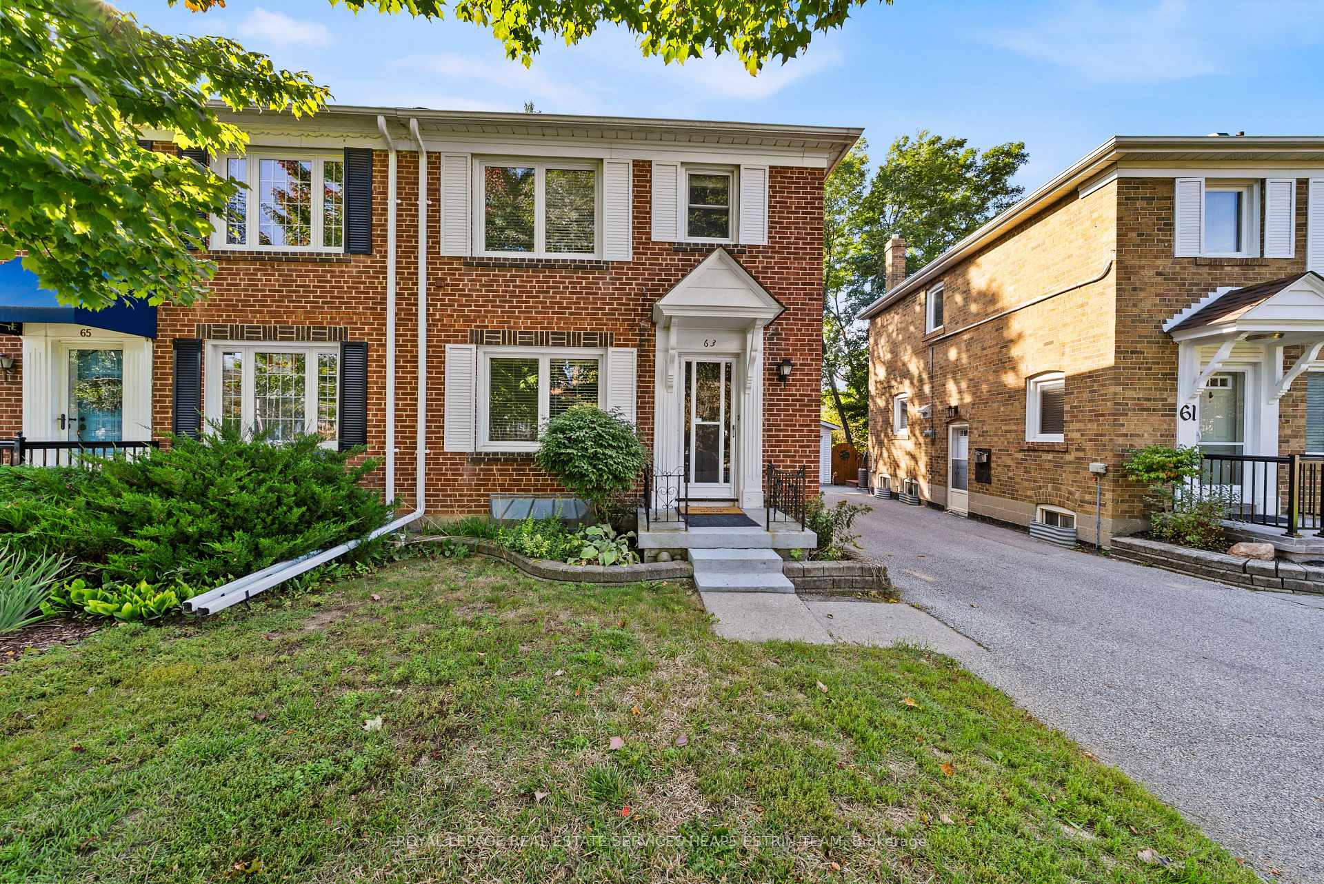 63 Thursfield Crescent, Toronto, ON M4G 2N4