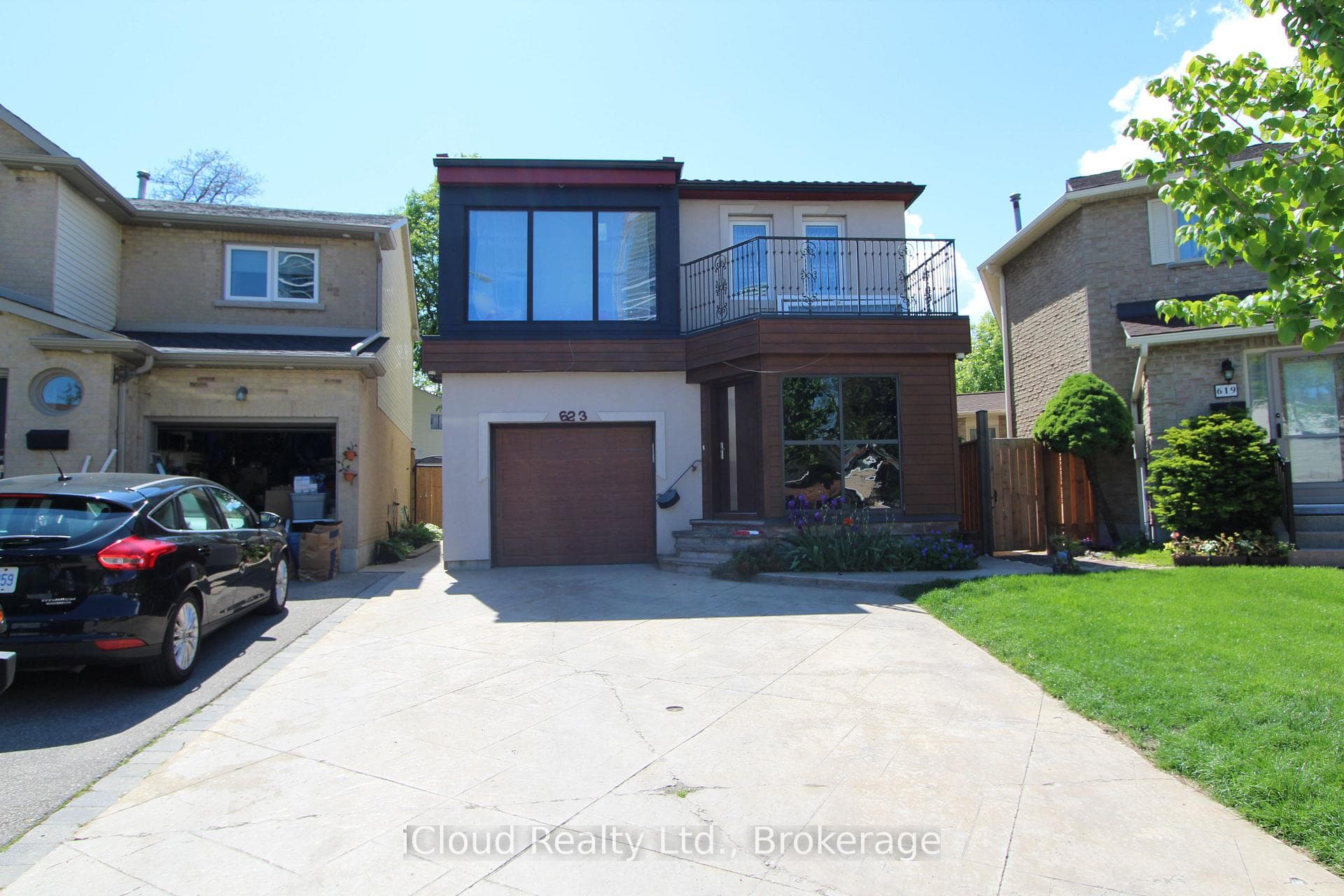 623 Hartfordshire Lane, Mississauga, ON L5B 2W9