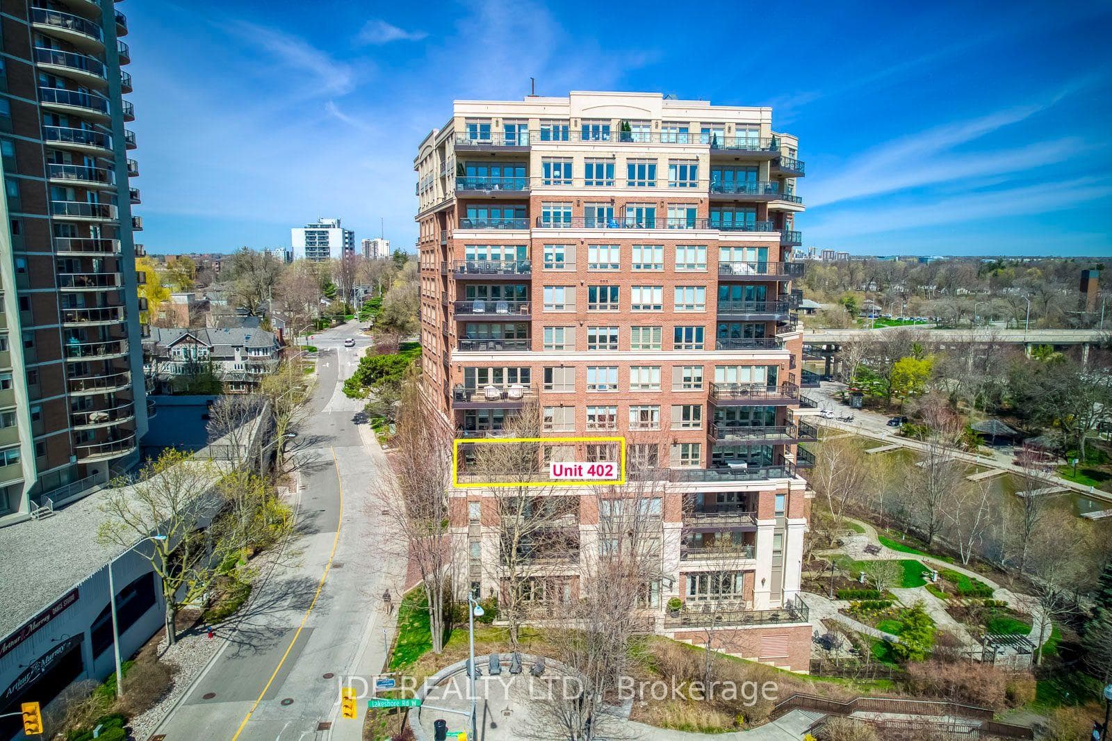 111 Forsythe Street 402, Oakville, ON L6K 3J9