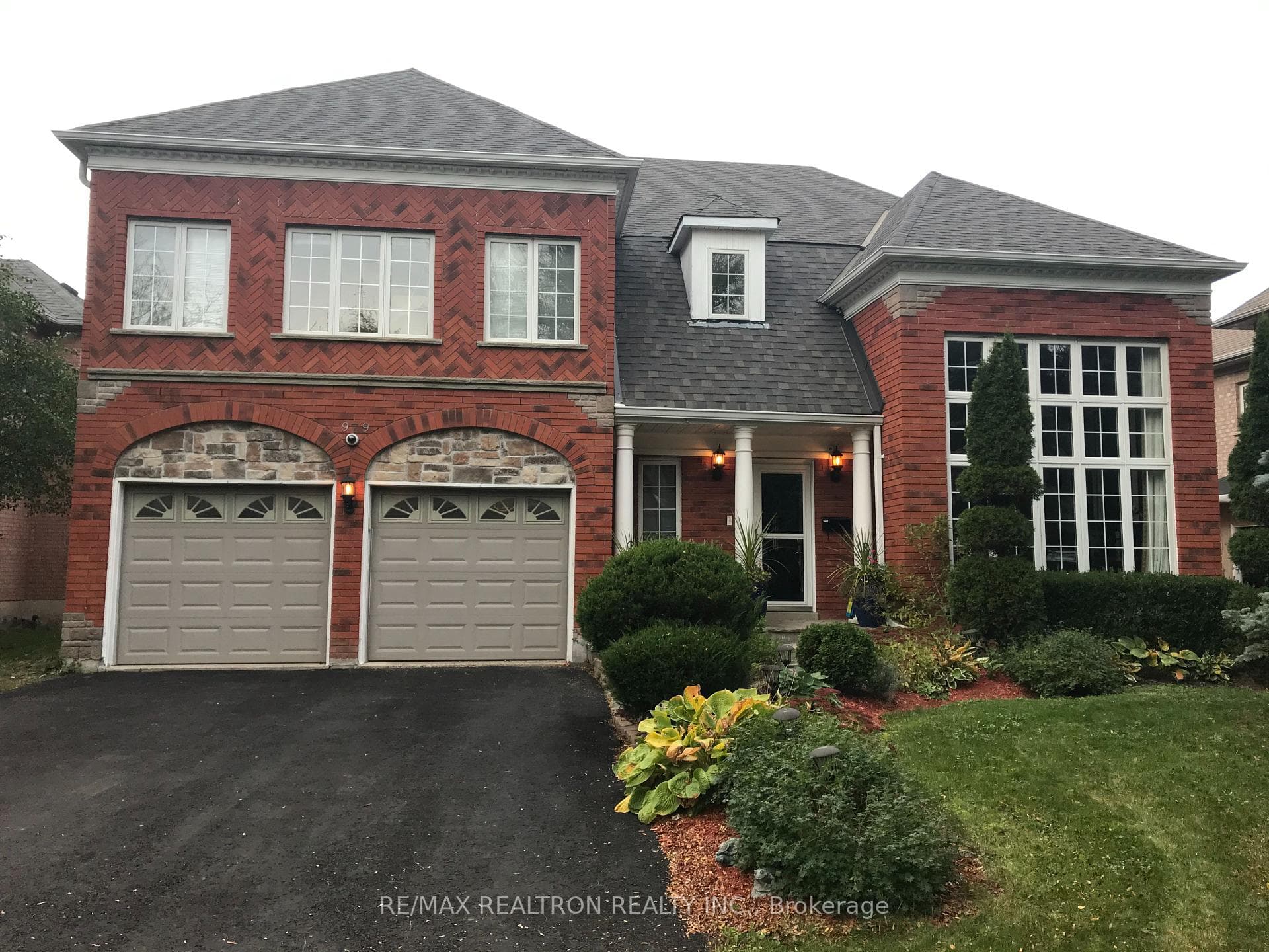 979 Creebridge Crescent, Newmarket, ON L3X 1N9