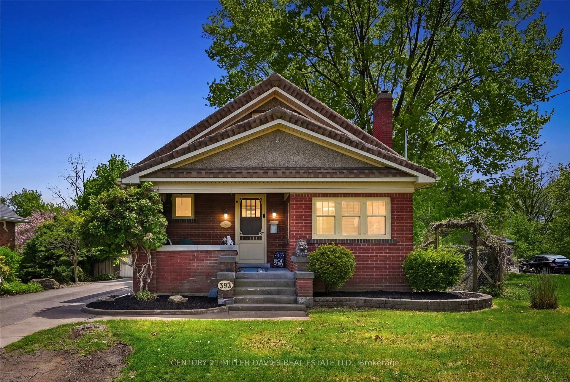 392 Queenston Street, St. Catharines, ON L2P 2X9