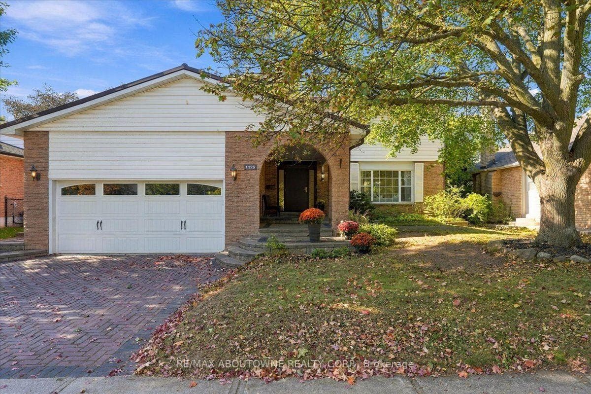 1125 Grand Boulevard, Oakville, ON L6H 2X2