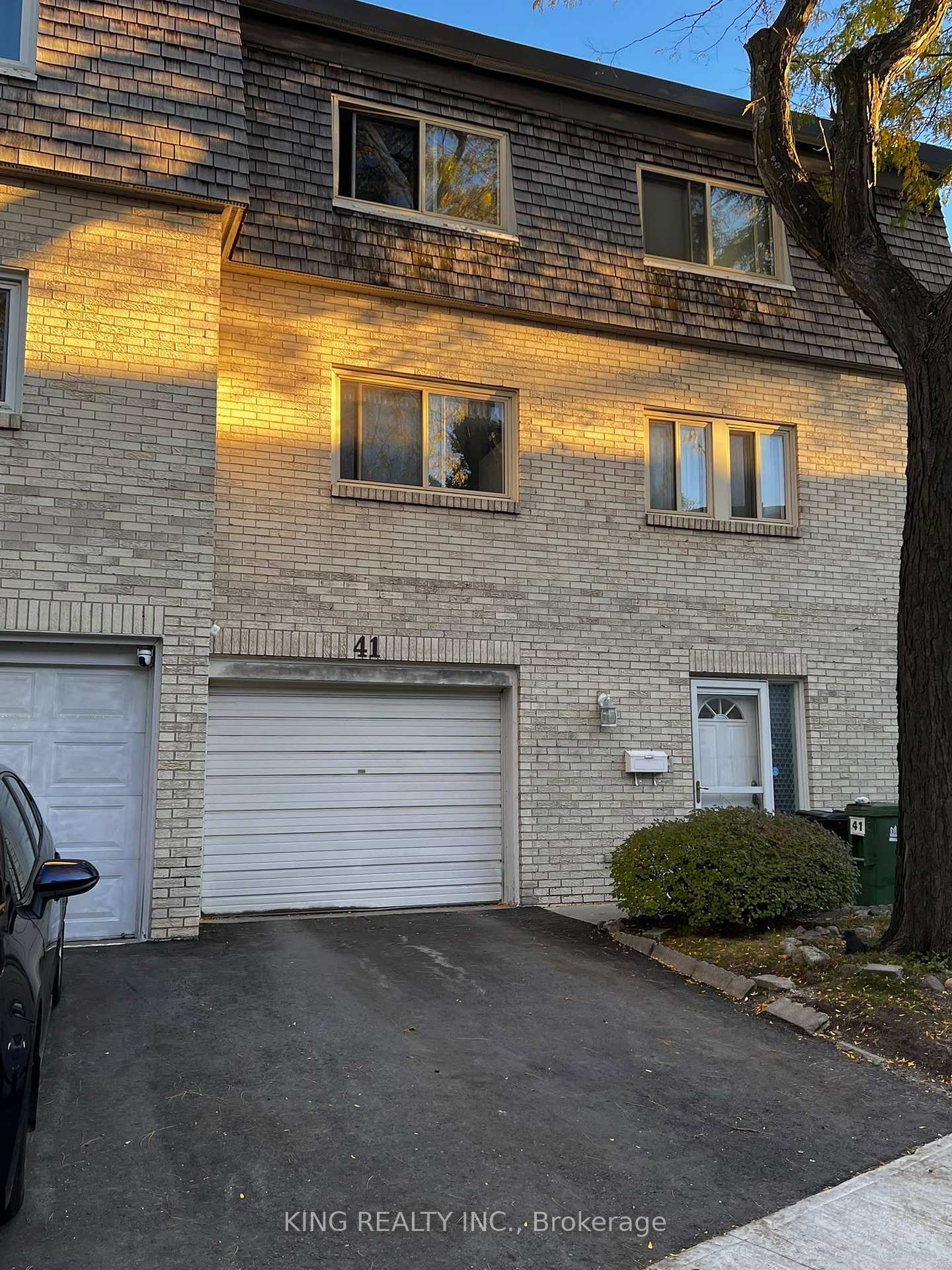 41 Courville Coachway, Toronto, ON M2J 3V7