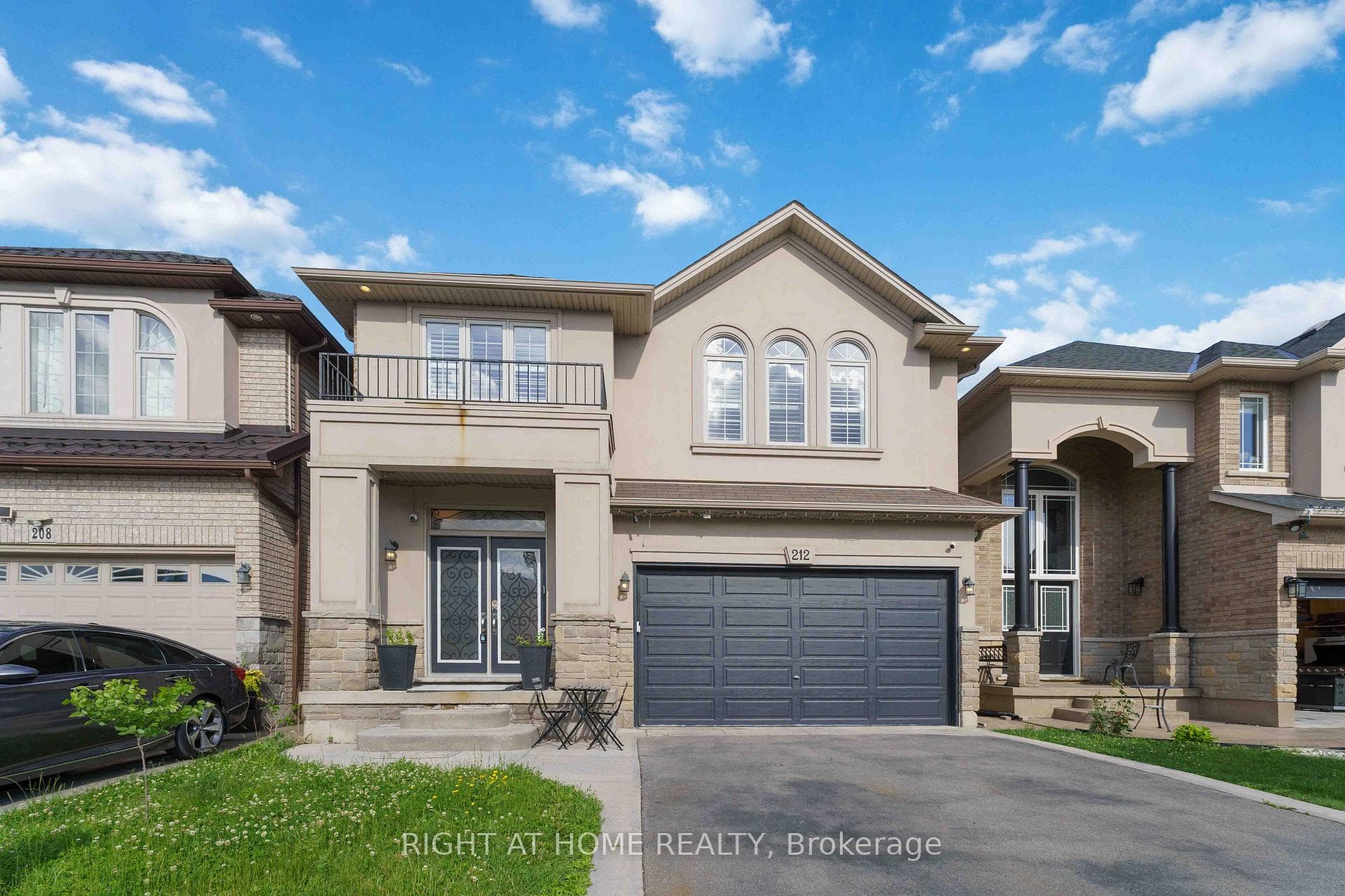 212 Chartwell Circle, Hamilton, ON L9A 0B6