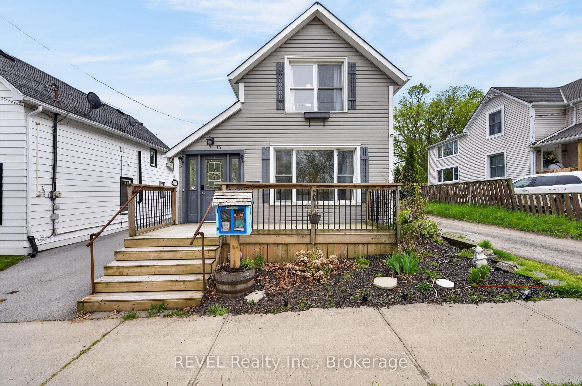 15 Phipps Street, Fort Erie, ON L2A 2V1