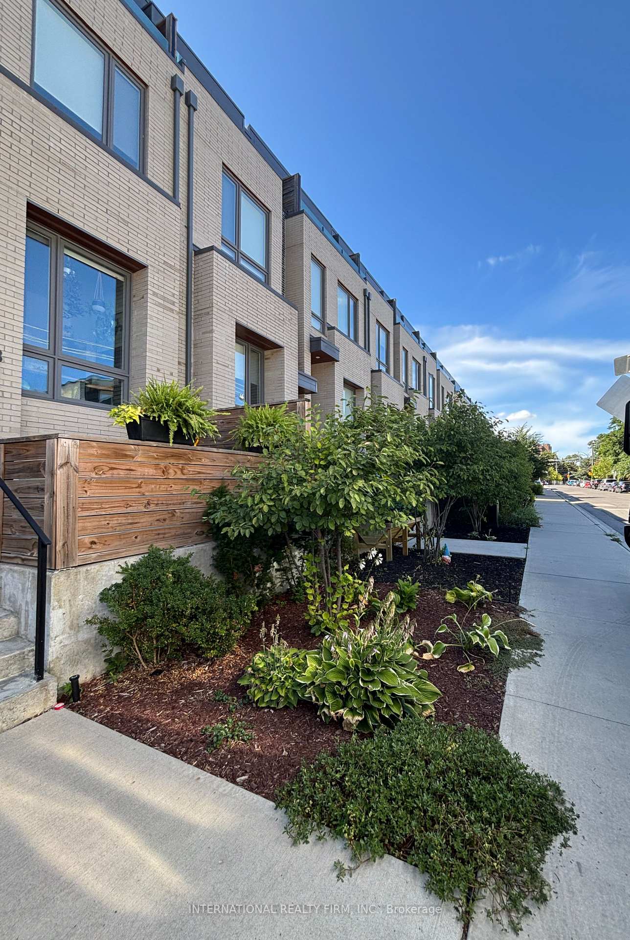 48 Perth Avenue, Toronto, ON M6R 0A8
