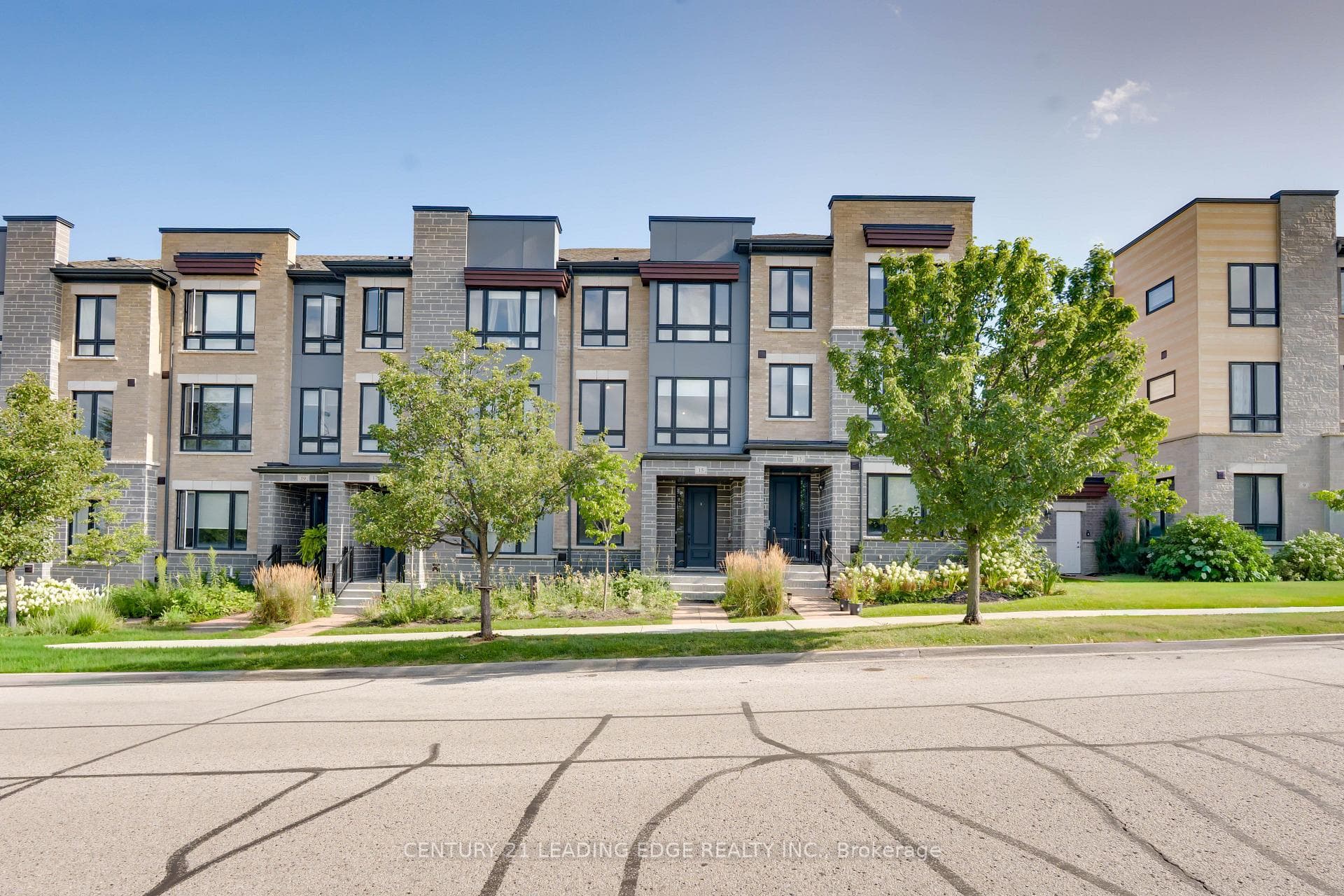 15 Haydock Way, Whitby, ON L1N 9X4