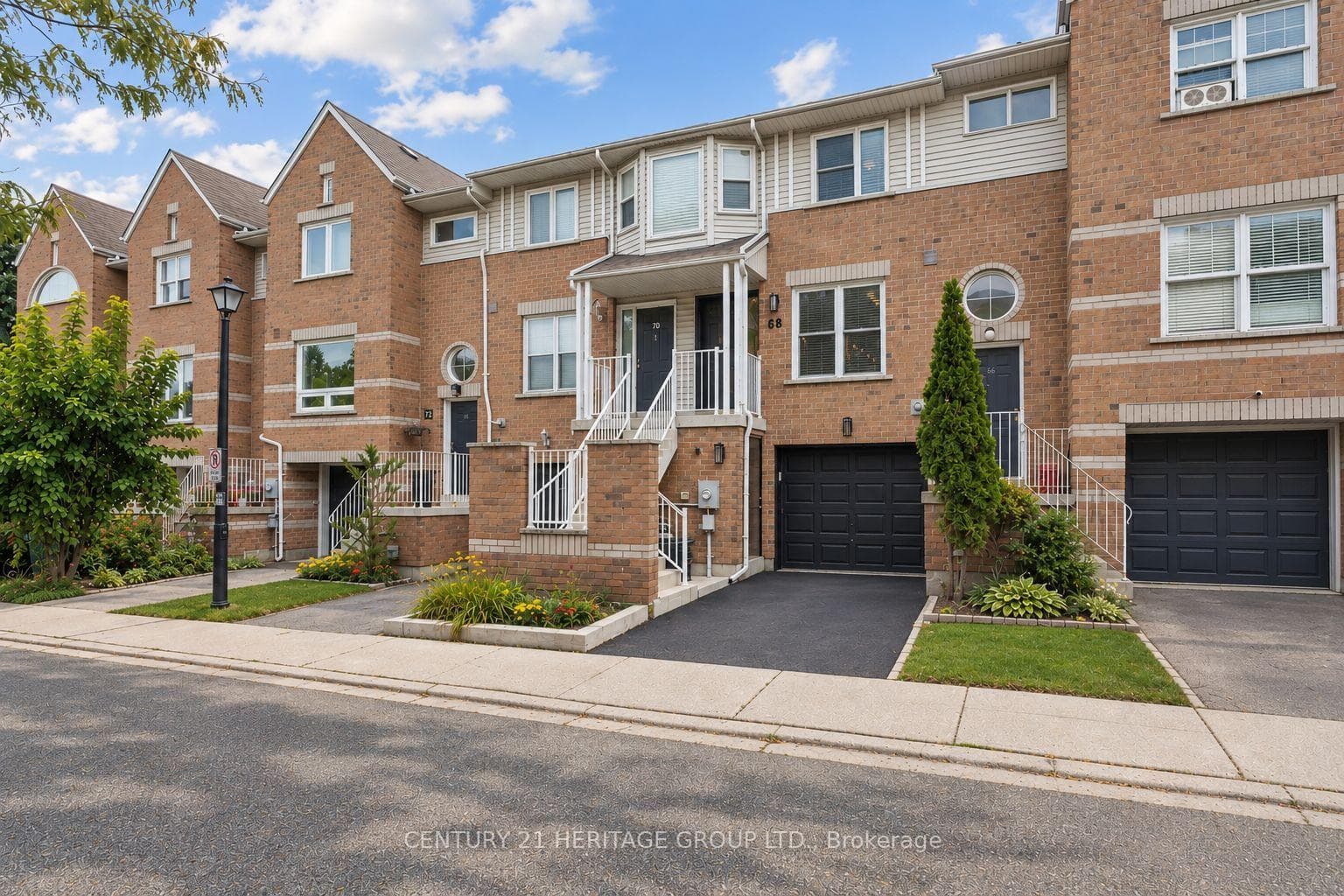 68 Brandy Lane Way, Newmarket, ON L3Y 8P7