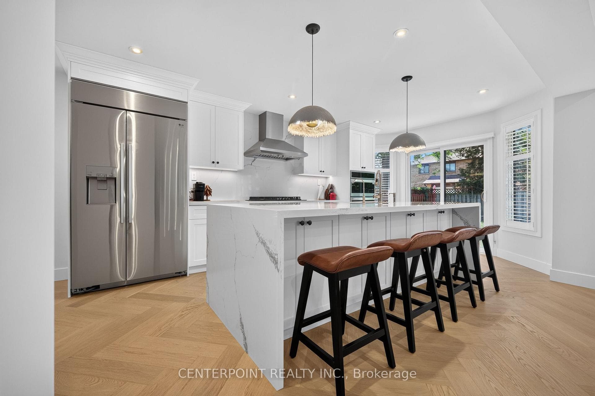 1073 Grandeur Crescent, Oakville, ON L6H 4B6