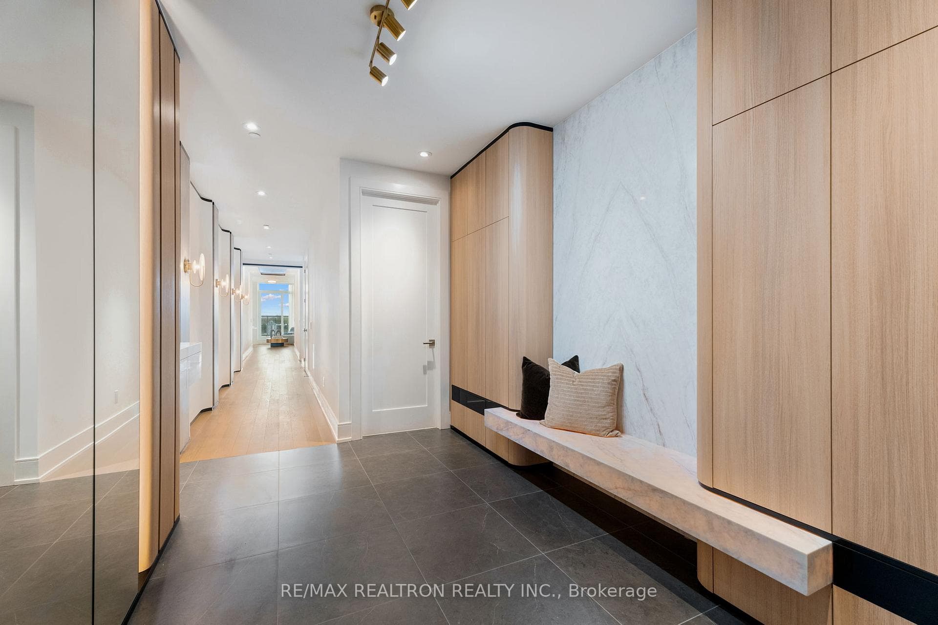 399 Royal Orchard Boulevard 418, Markham, ON L3T 0H3