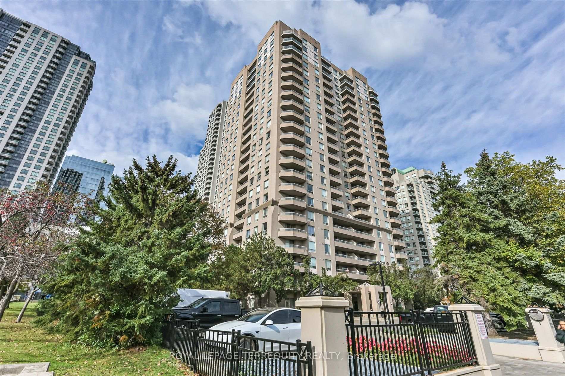 35 Empress Avenue 1508, Toronto, ON M2N 6T3