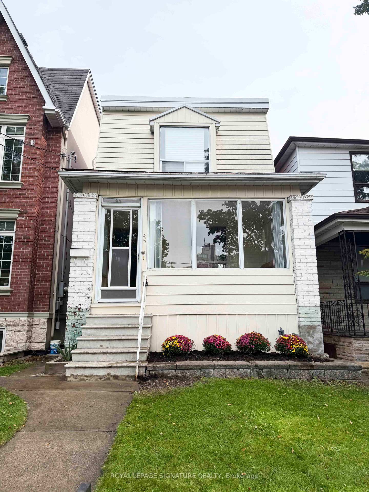 45 Eaton Avenue, Toronto, ON M4J 2Z4