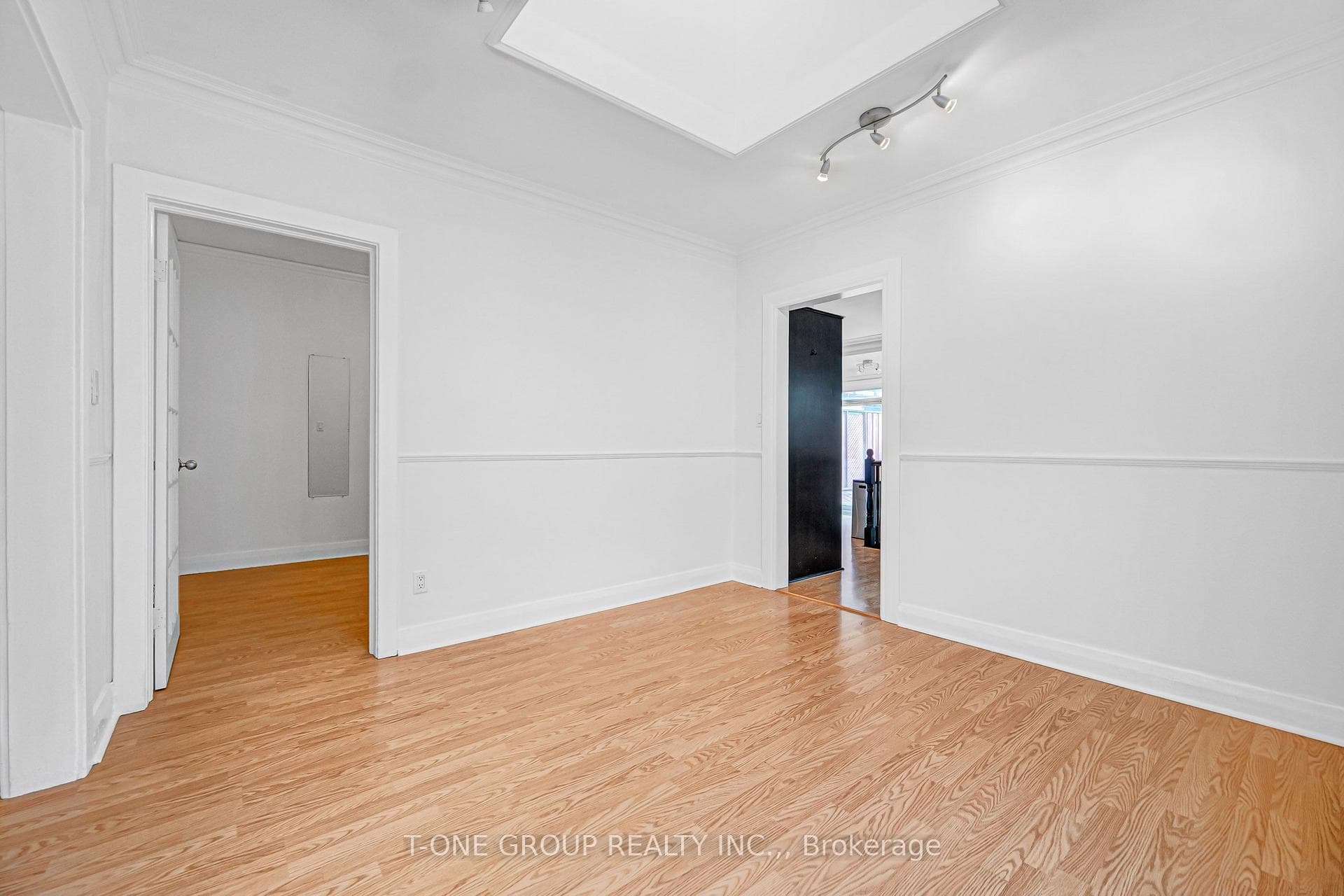 13 Twenty Ninth Street, Toronto, ON M8W 3B2