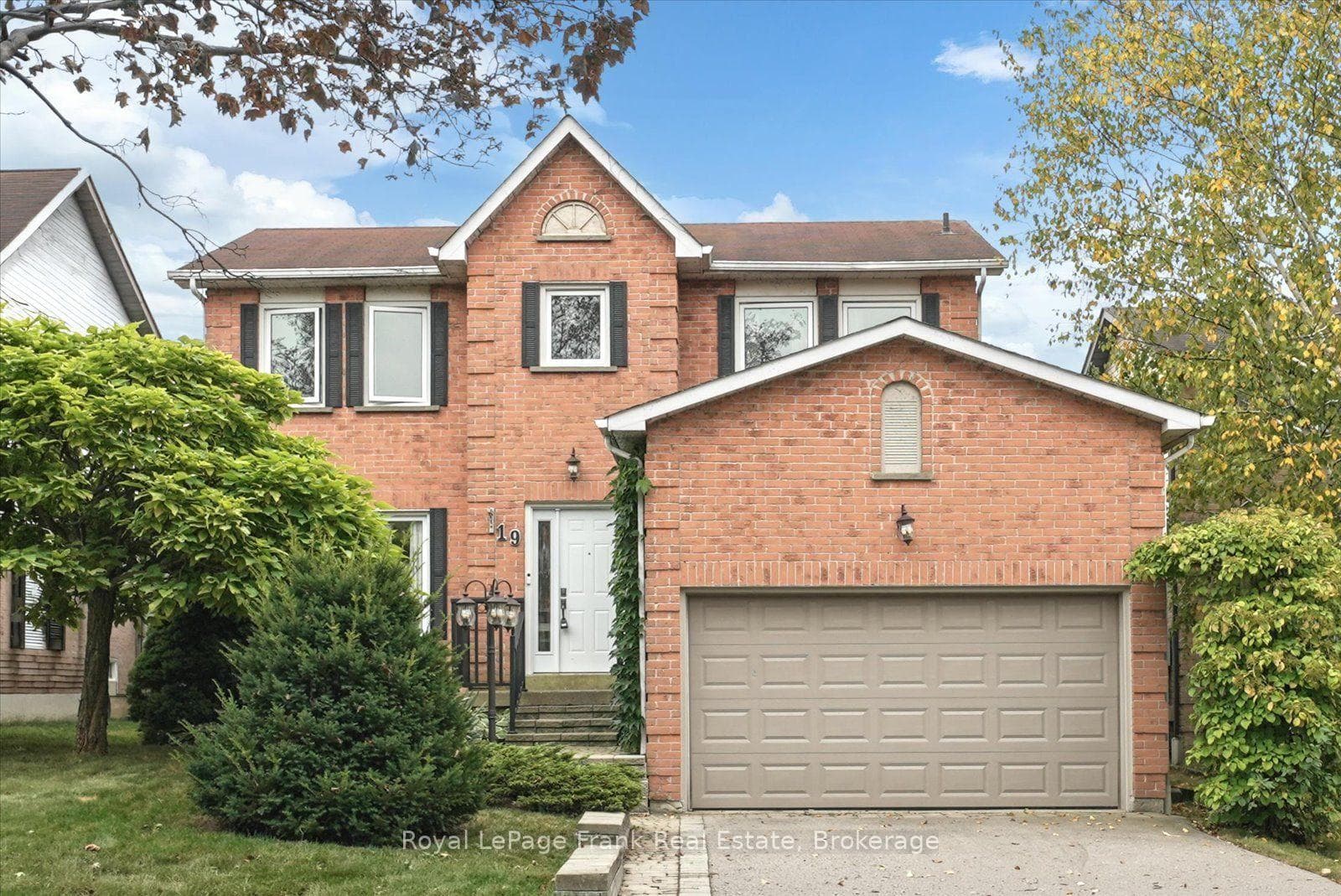 19 Long Drive, Whitby, ON L1N 8E2