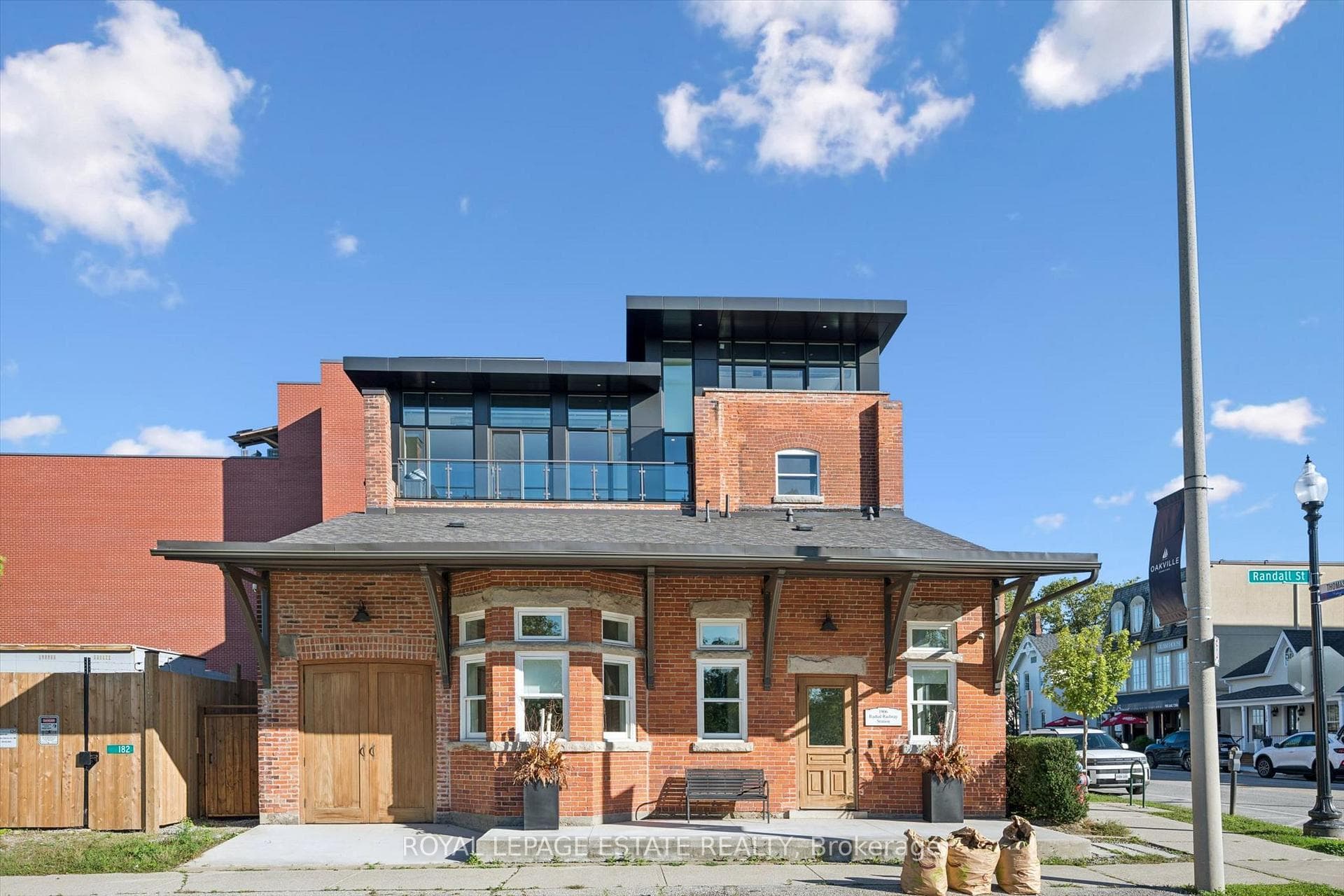 139 Thomas Street 2A, Oakville, ON L6J 3A9
