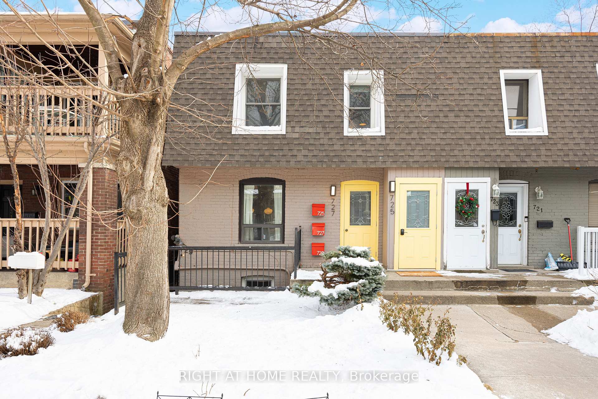 725 Indian Road, Toronto, ON M6P 2E2