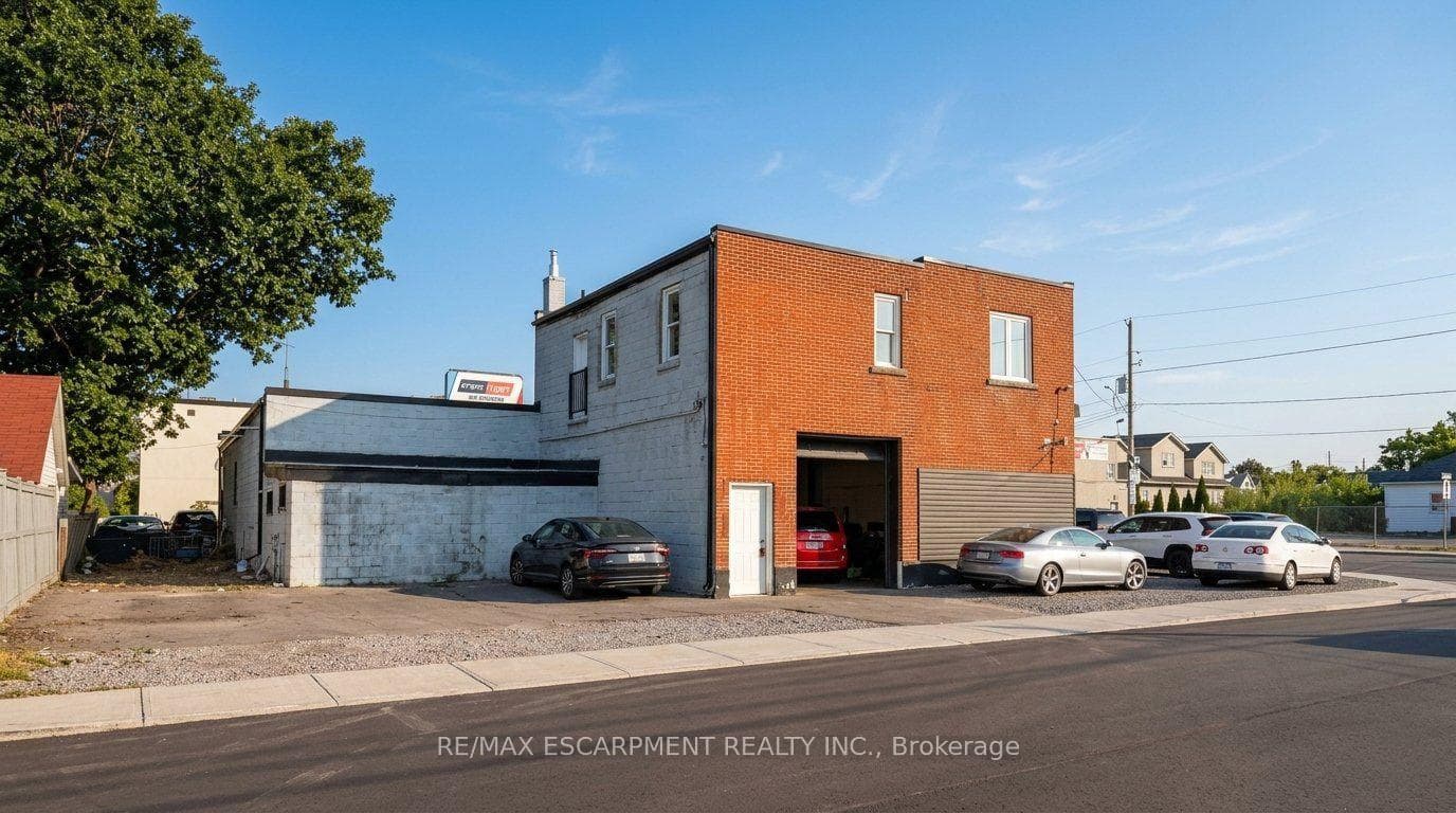 302 Queenston Road, Hamilton, ON L8K 1H1