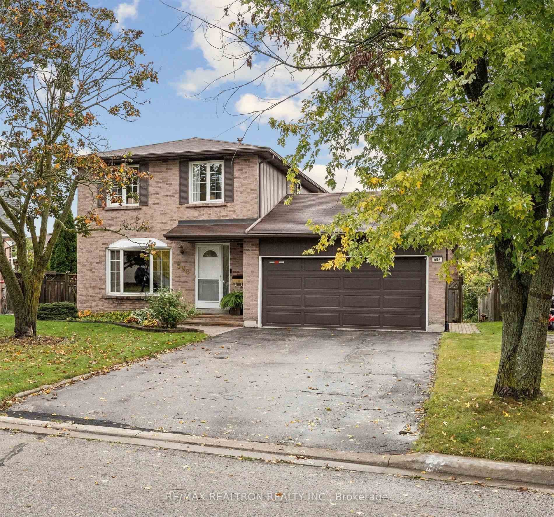 596 Brooks Howard Court, Newmarket, ON L3Y 6V1