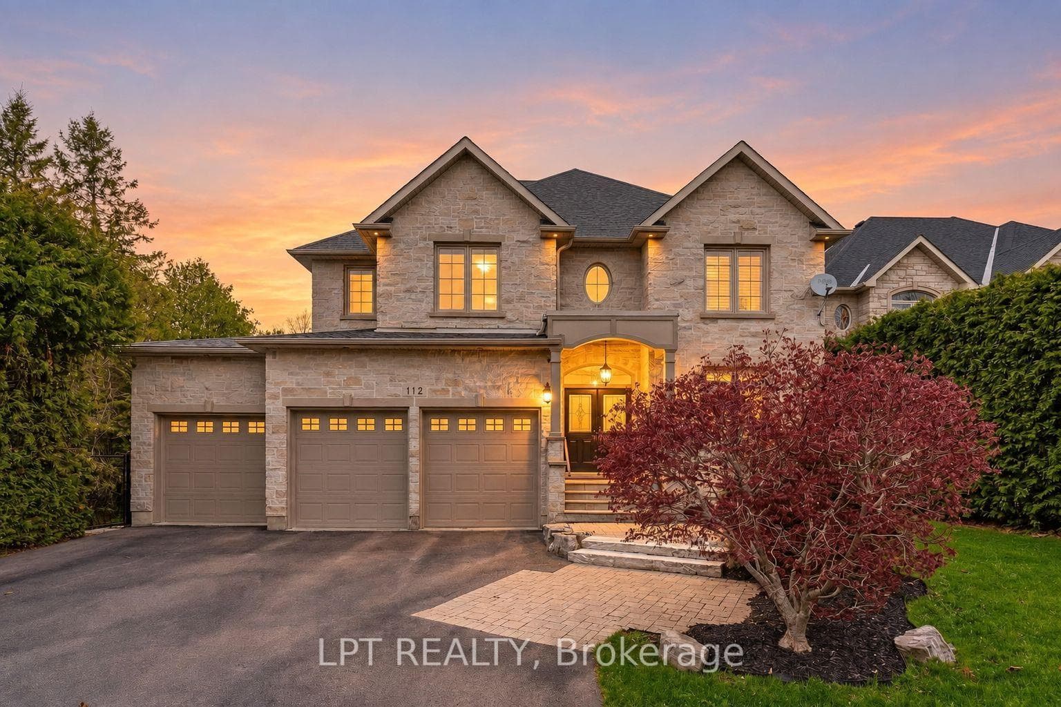 112 Tyler Street, Aurora, ON L4G 2N3
