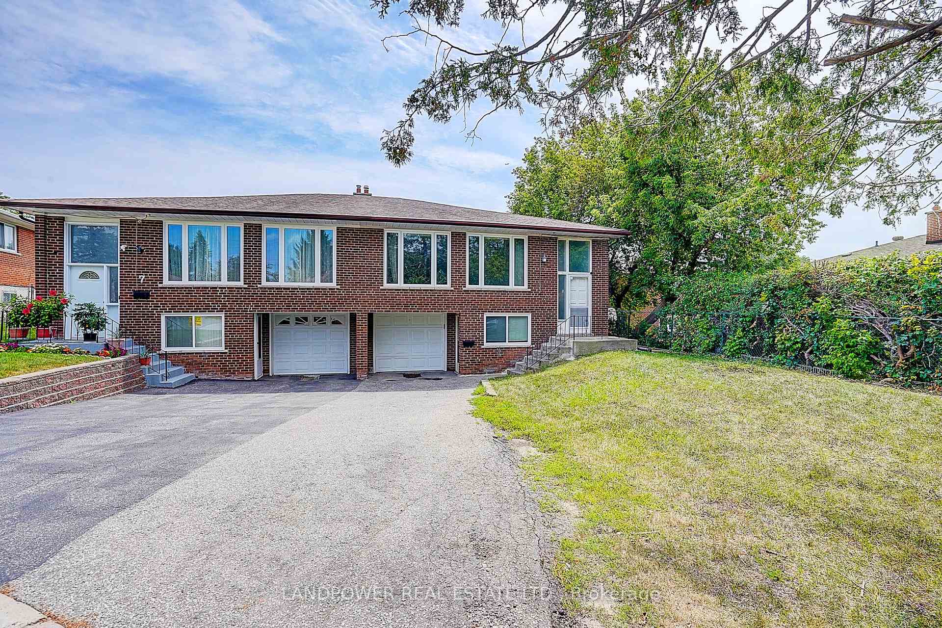 5 Foxhound Court, Toronto, ON M2H 1W3
