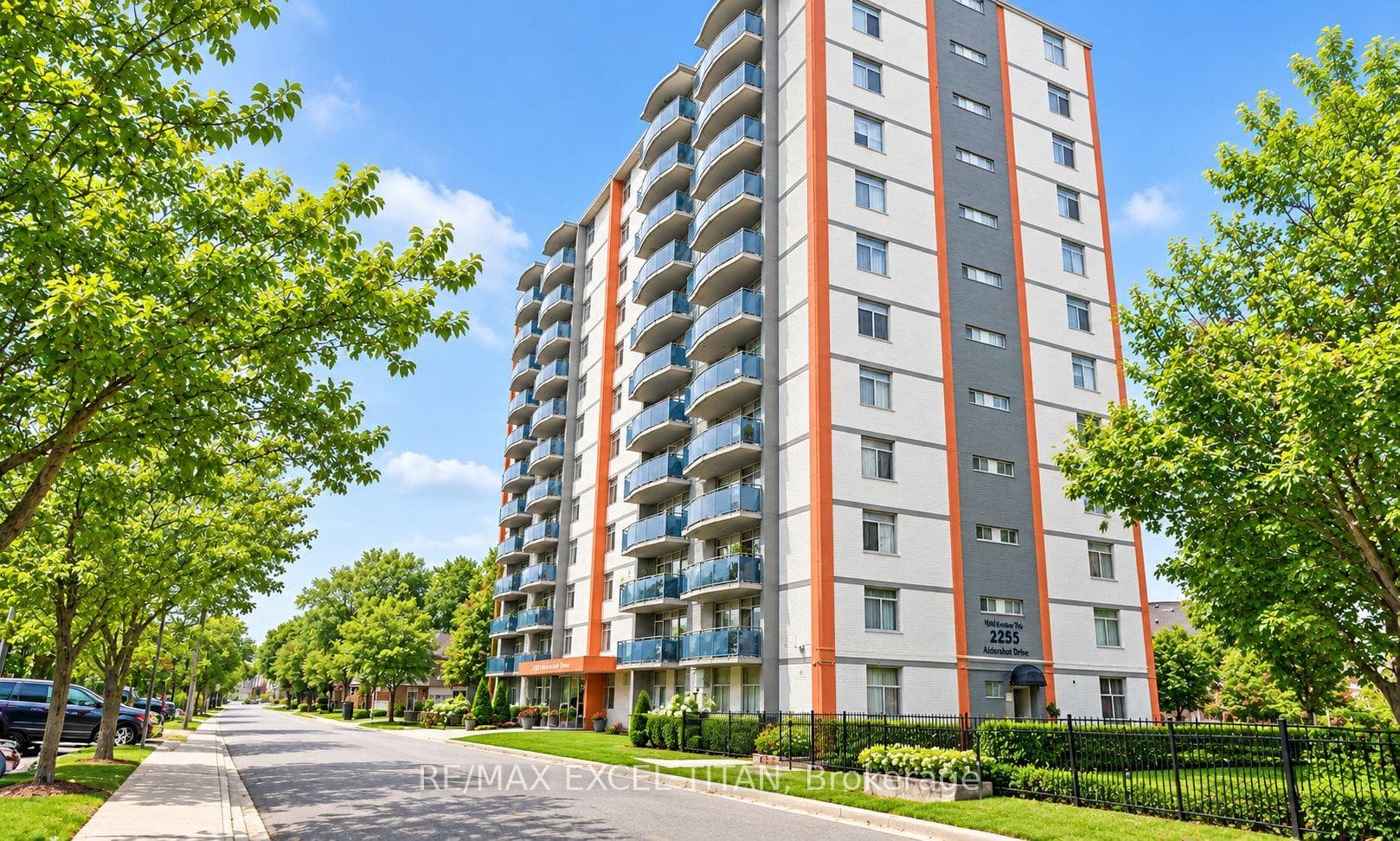 2255 Weston Road 409, Toronto, ON M9N 1Y5