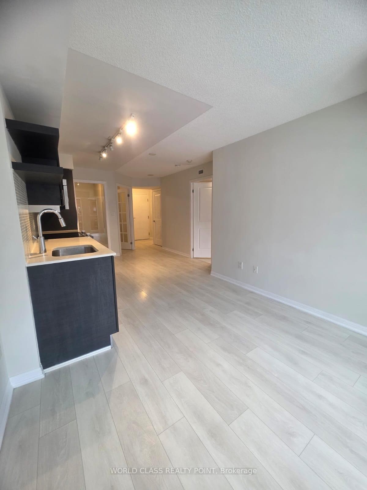 400 Adelaide Street E 609, Toronto, ON M5A 1N4