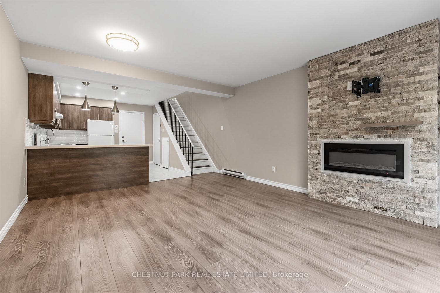 880 Broadview Avenue 2, Toronto, ON M4K 2R1