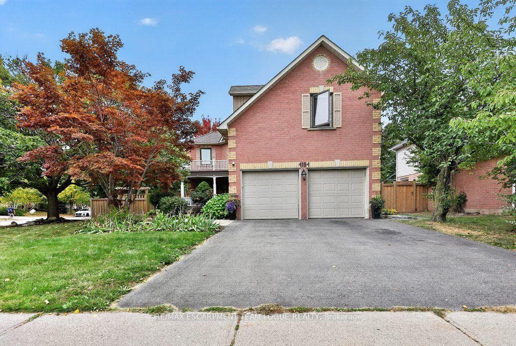 4194 Millcroft Park Drive, Burlington, ON L7M 3V3