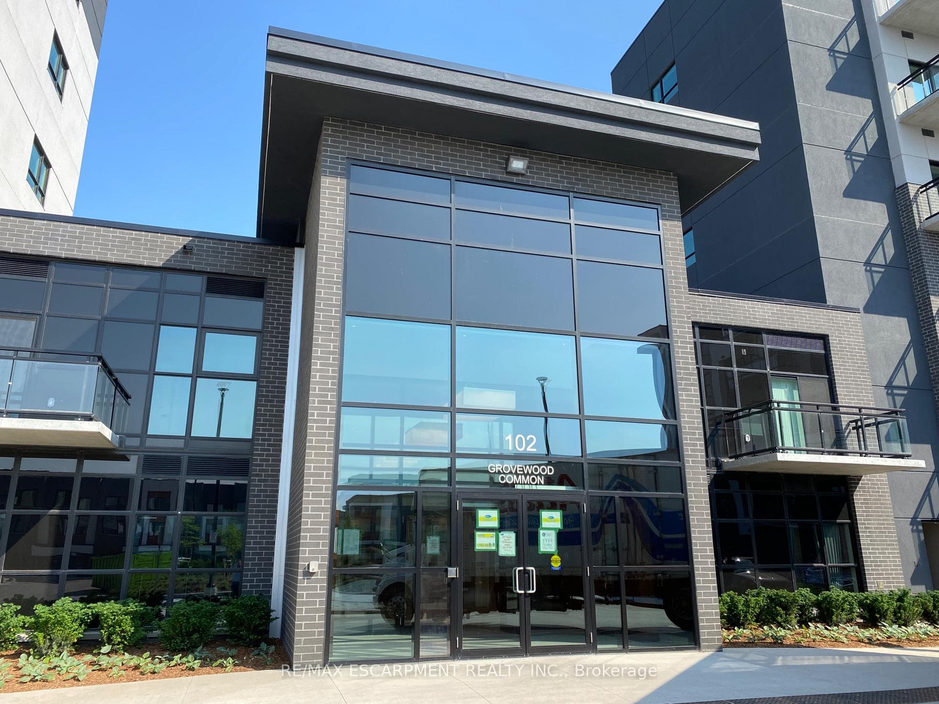 102 Grovewood Common 425, Oakville, ON L6H 0X2