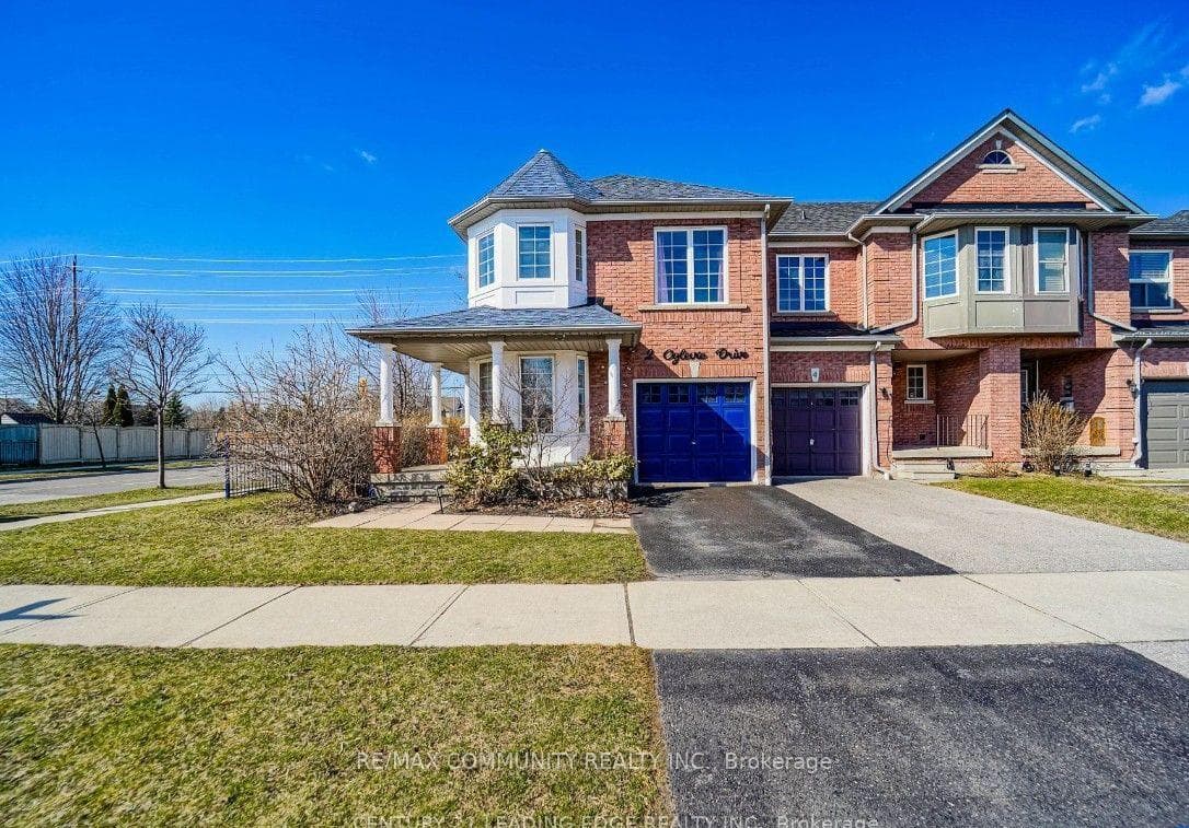 2 Oglevie Drive, Whitby, ON L1R 2Y4