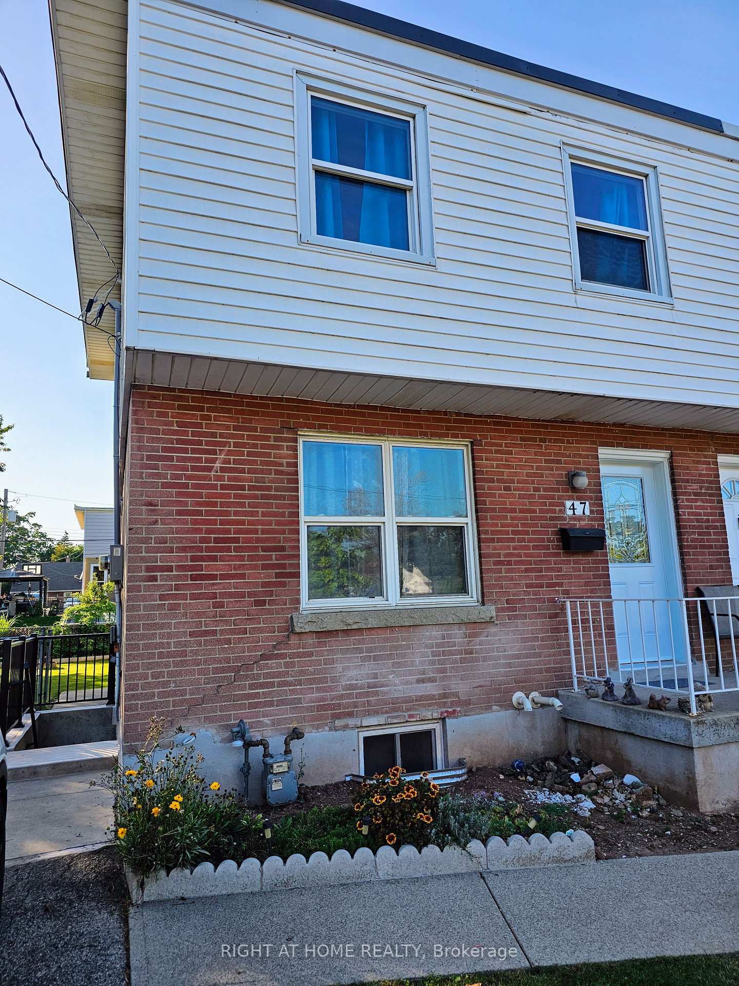 47 Eastvale Place, Hamilton, ON L8H 1N9