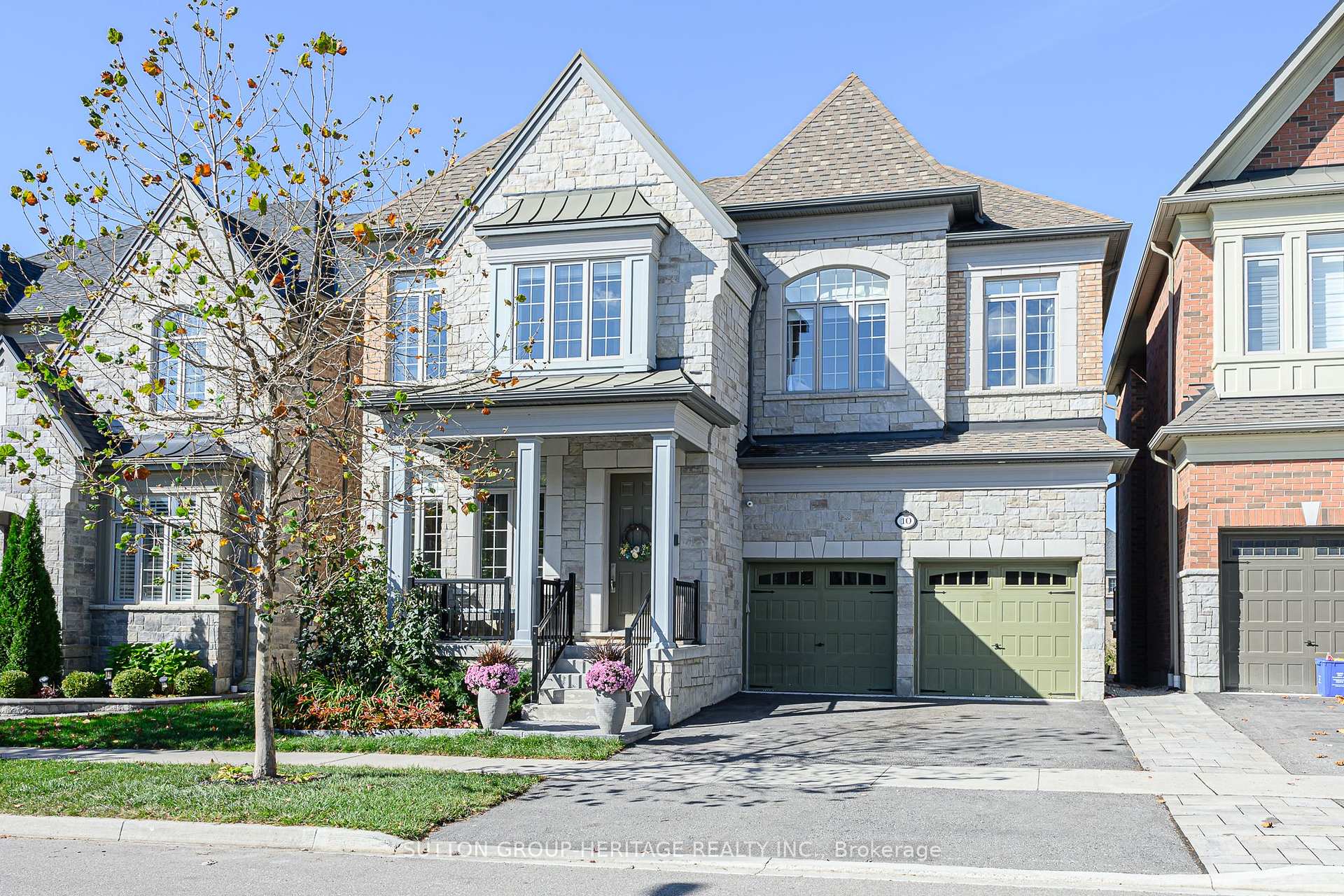 10 Beaverdams Drive, Whitby, ON L1P 0C3