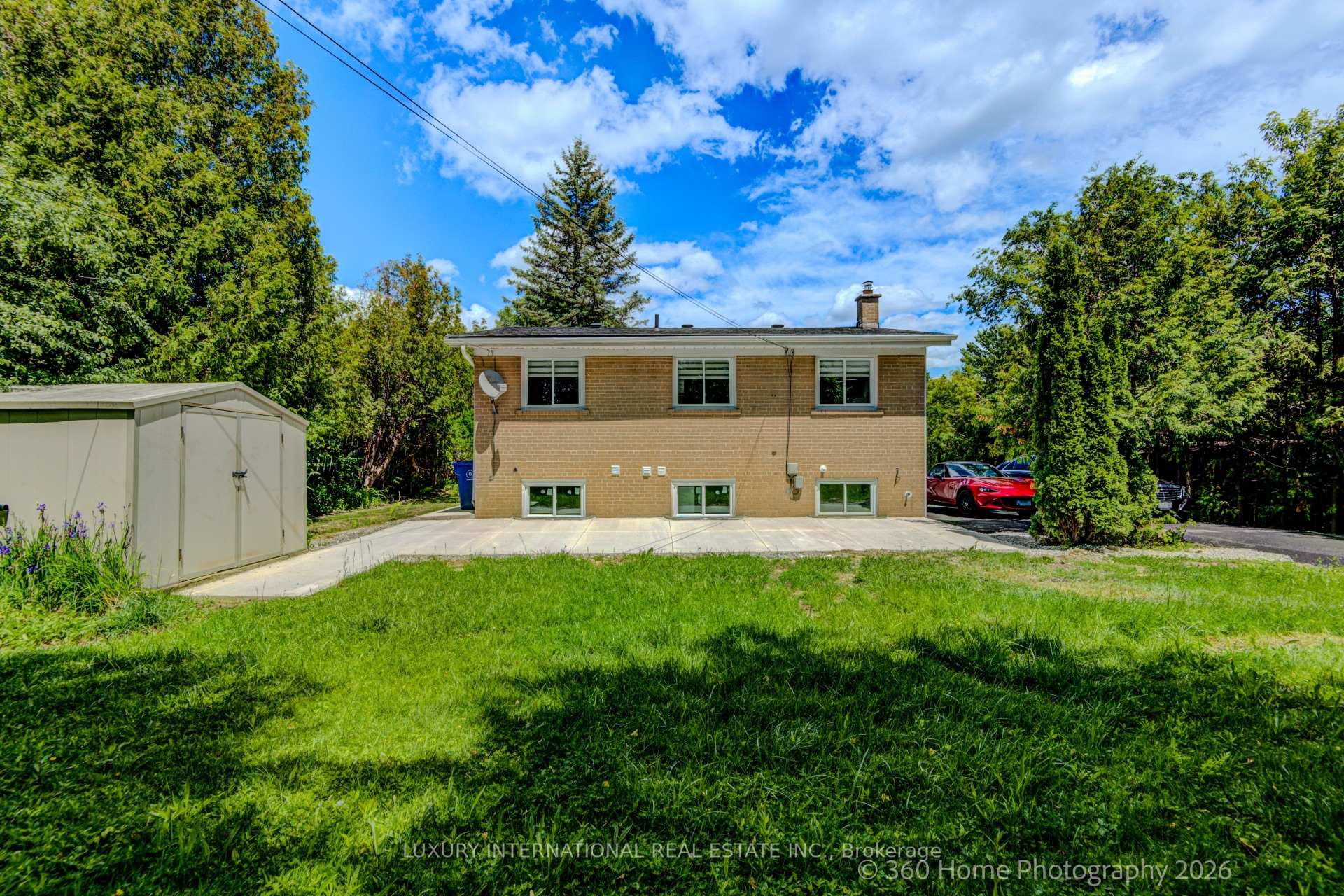 20 Haida Drive, Aurora, ON L4G 3C7