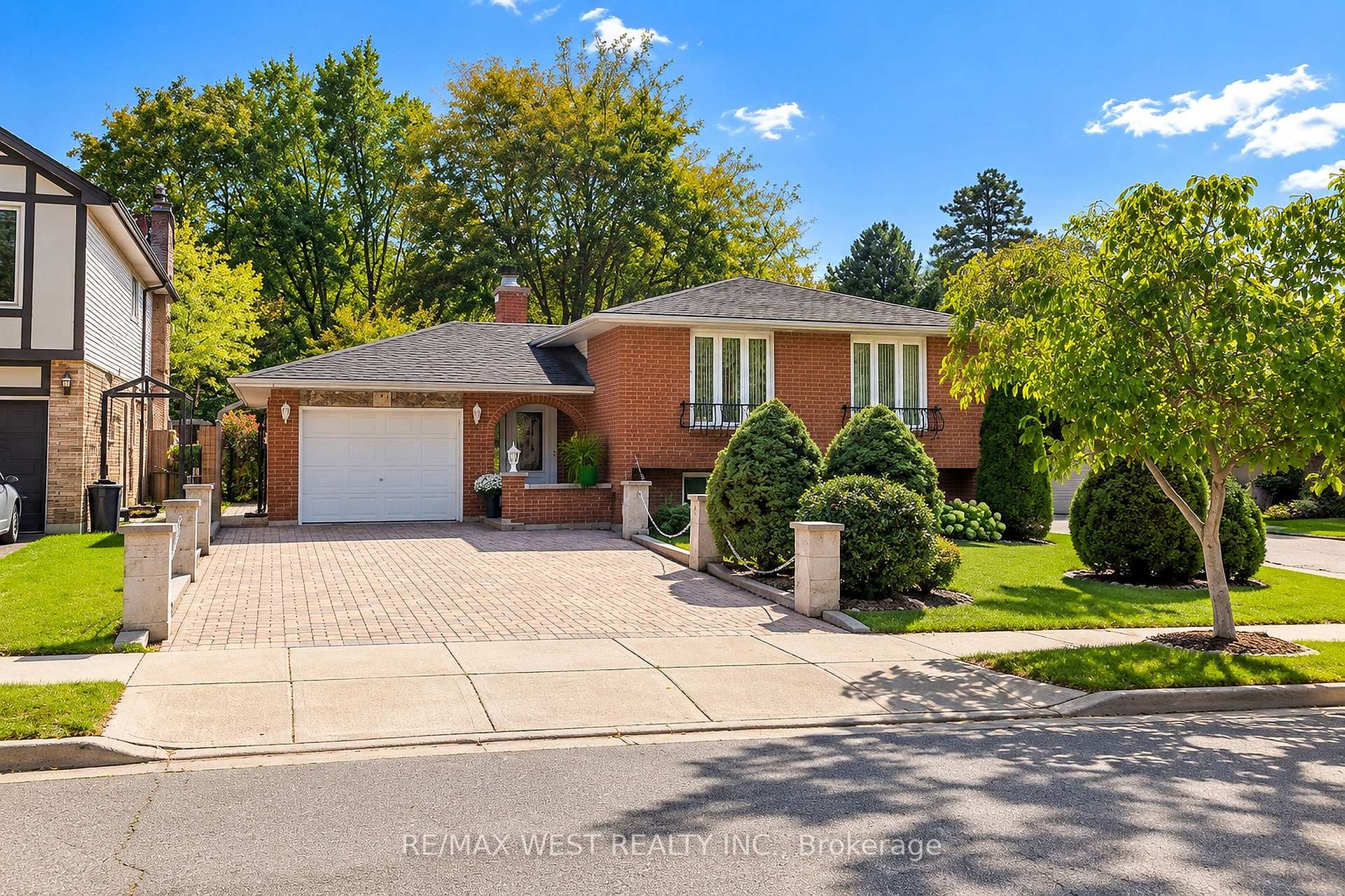 34 Glen Castle Drive, Hamilton, ON L8G 2Z4