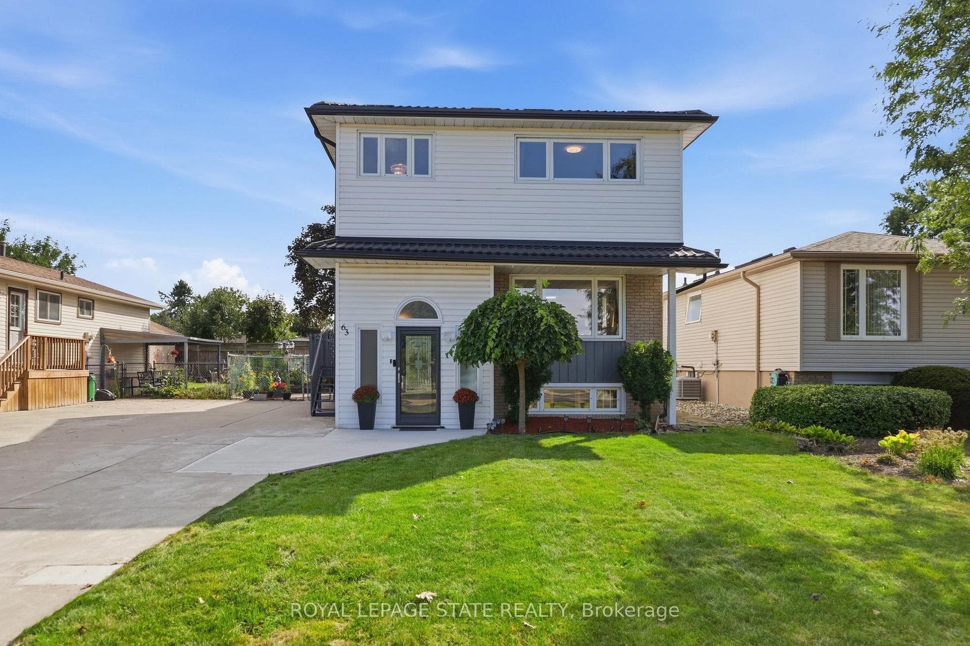 63 Folkestone Avenue, Hamilton, ON L8V 4N1