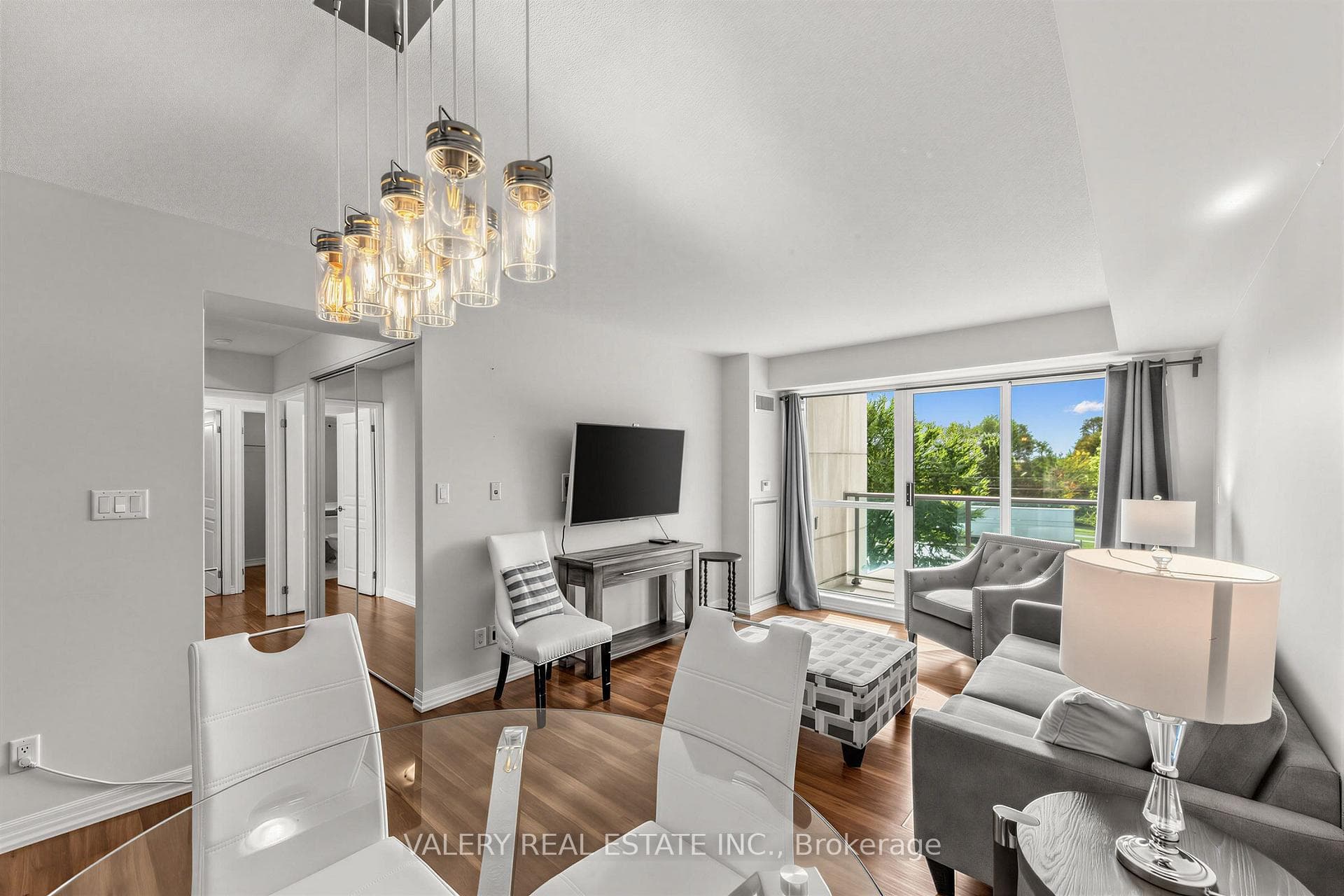 1403 Royal York Road 214, Toronto, ON M9P 0A1