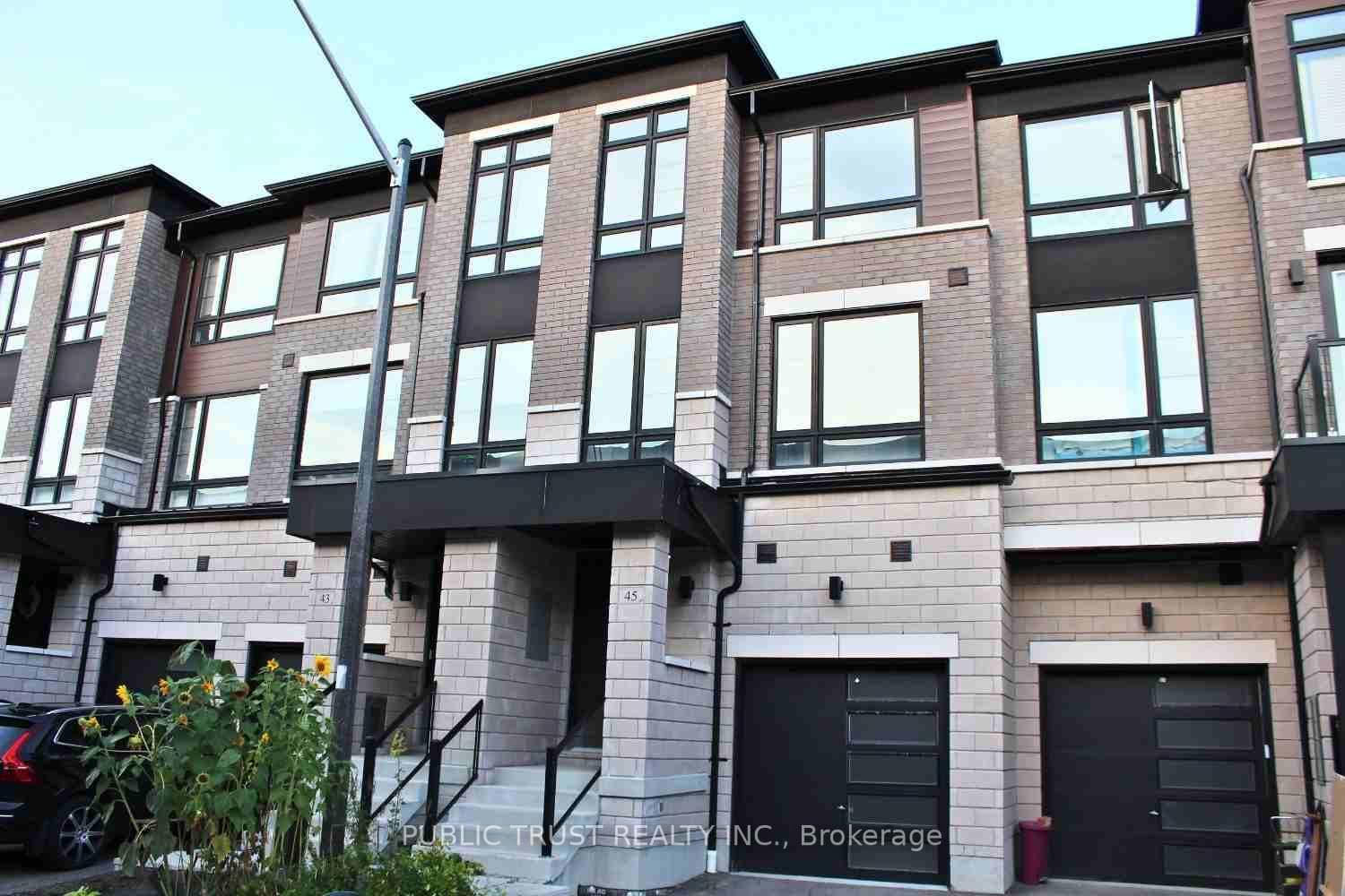 45 Lake Trail Way, Whitby, ON L1M 0M3