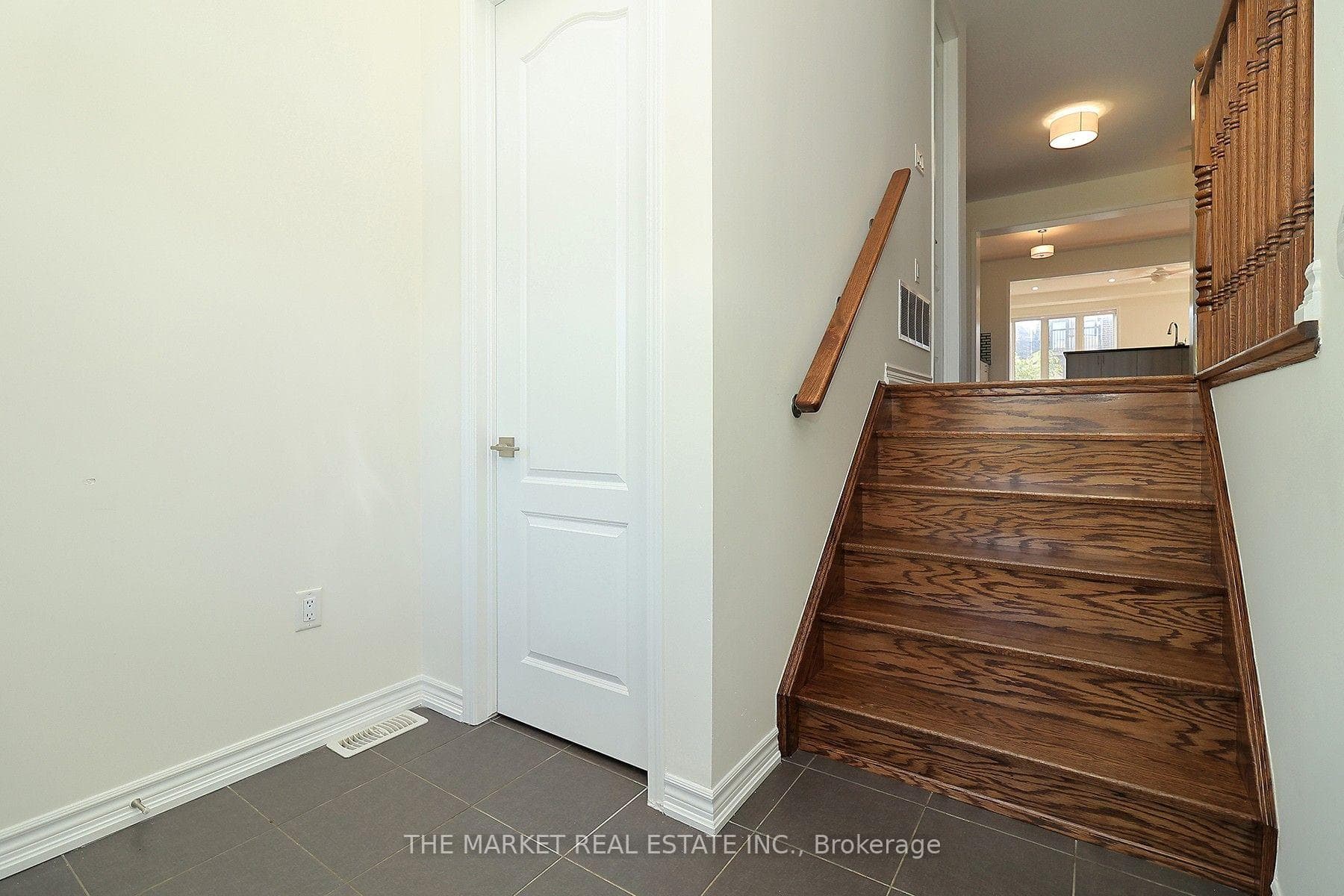 13 Father Redmond Way, Toronto, ON M8W 0B4