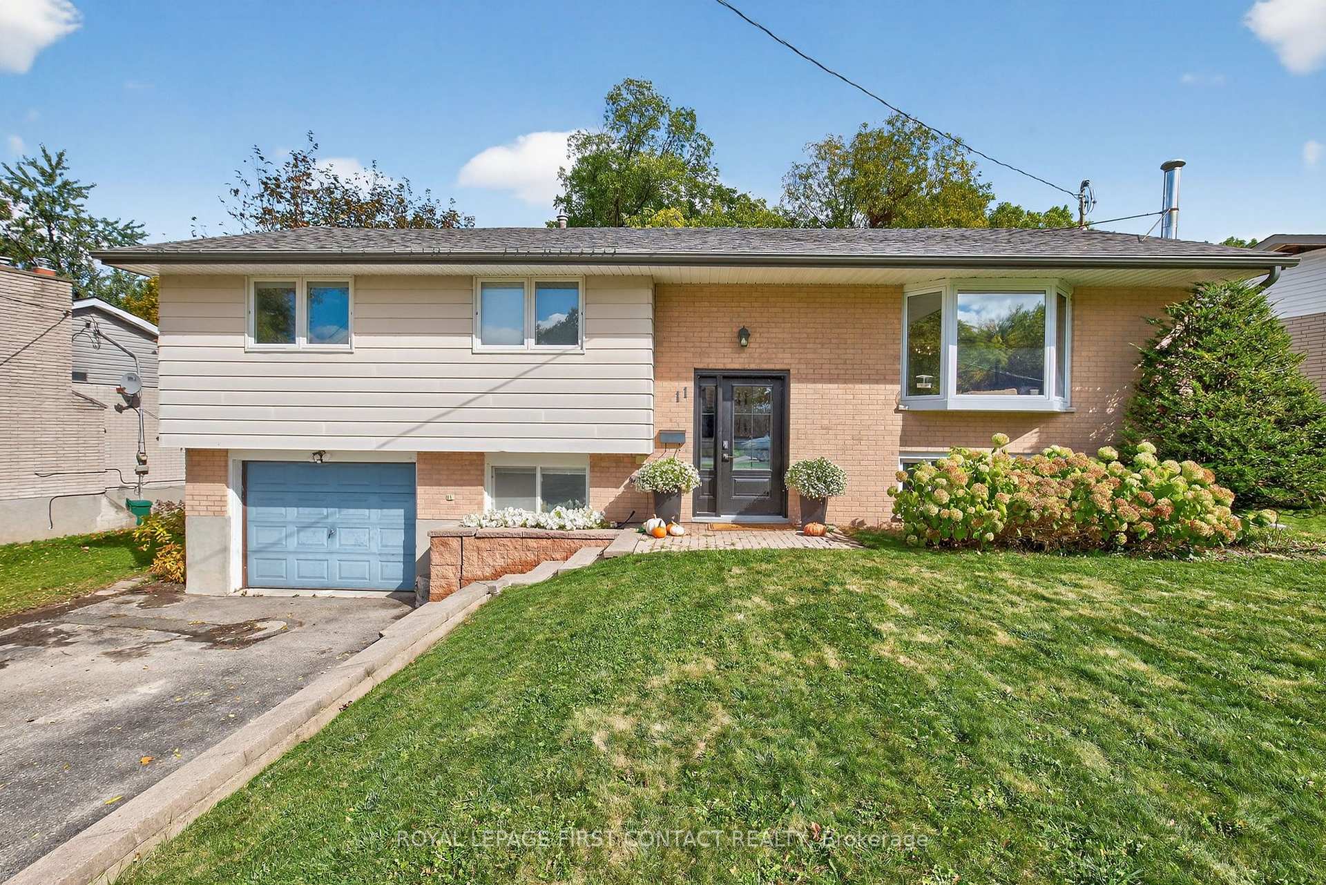 11 MacLaren Avenue, Barrie, ON L4N 3Y1