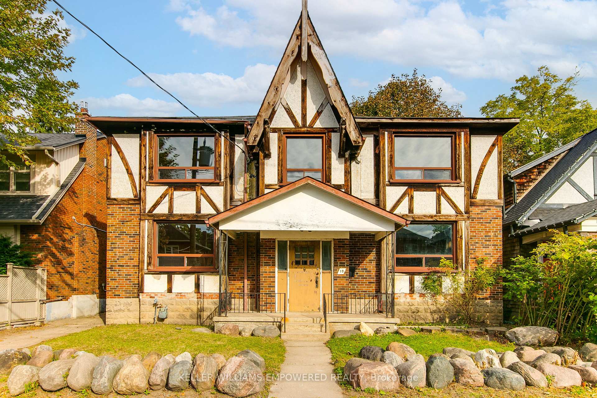 10 Lessard Avenue, Toronto, ON M6S 1X5