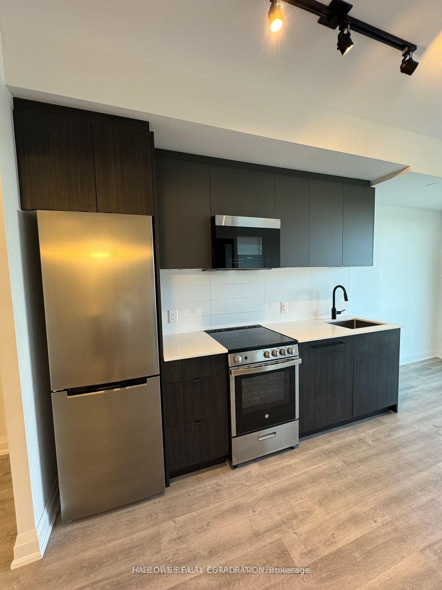 2369 Danforth Avenue 211, Toronto, ON M4C 0B1