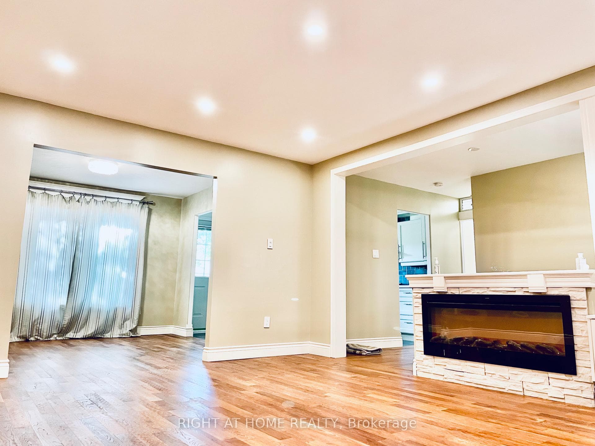 6 Beechcroft Circle, Barrie, ON L4M 4Y4