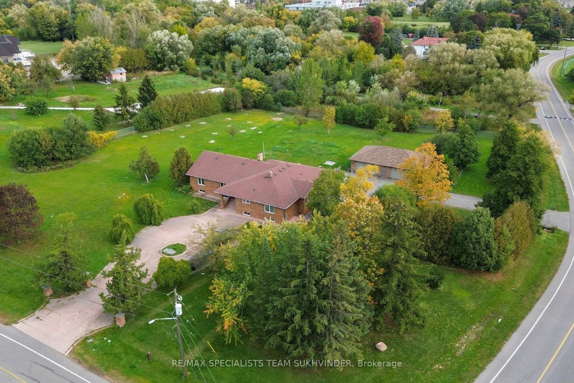 11 Julian Drive, Brampton, ON L6P 0L3