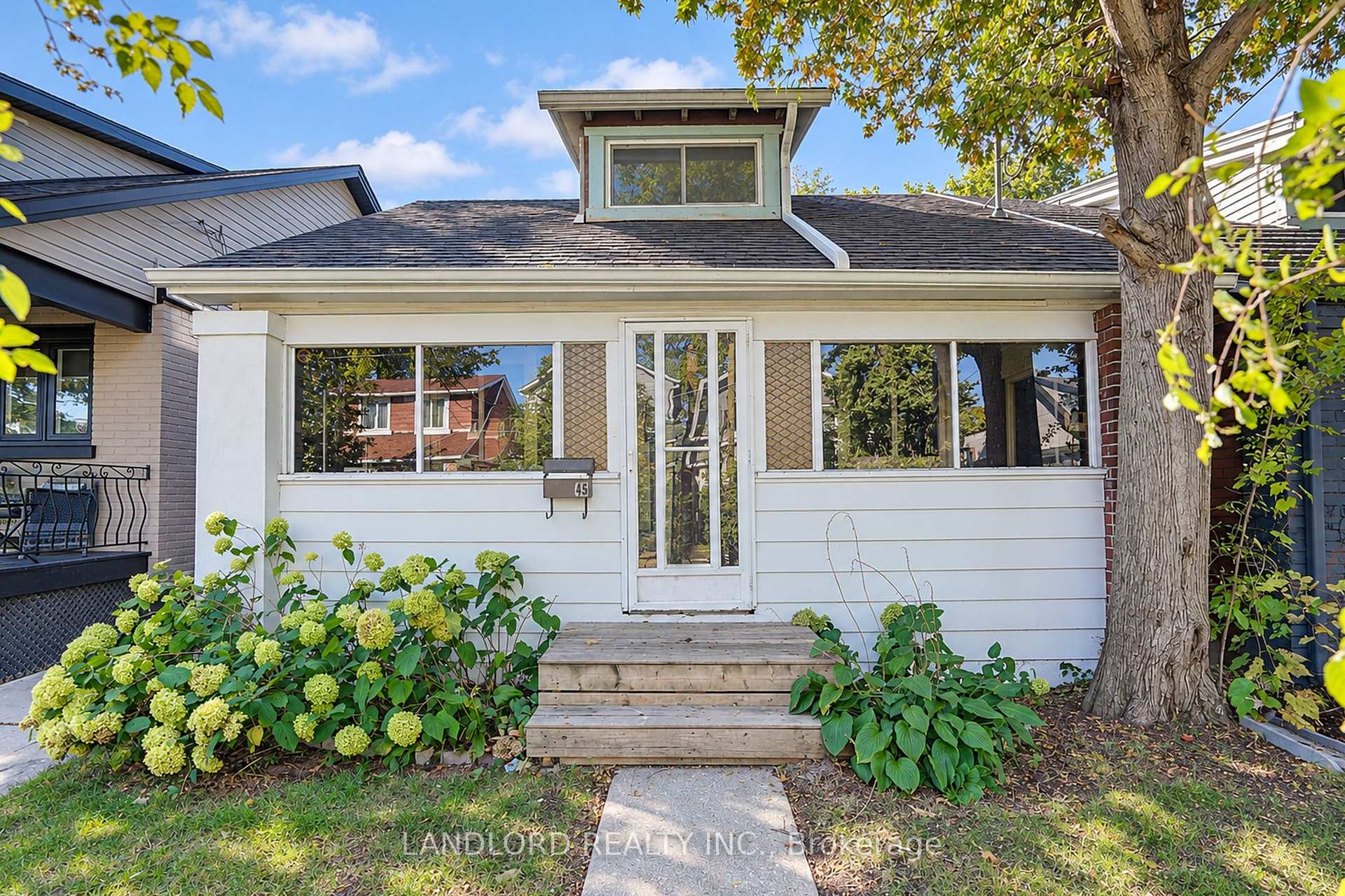 45 Craydon Avenue Main Fl, Toronto, ON M6M 2C8