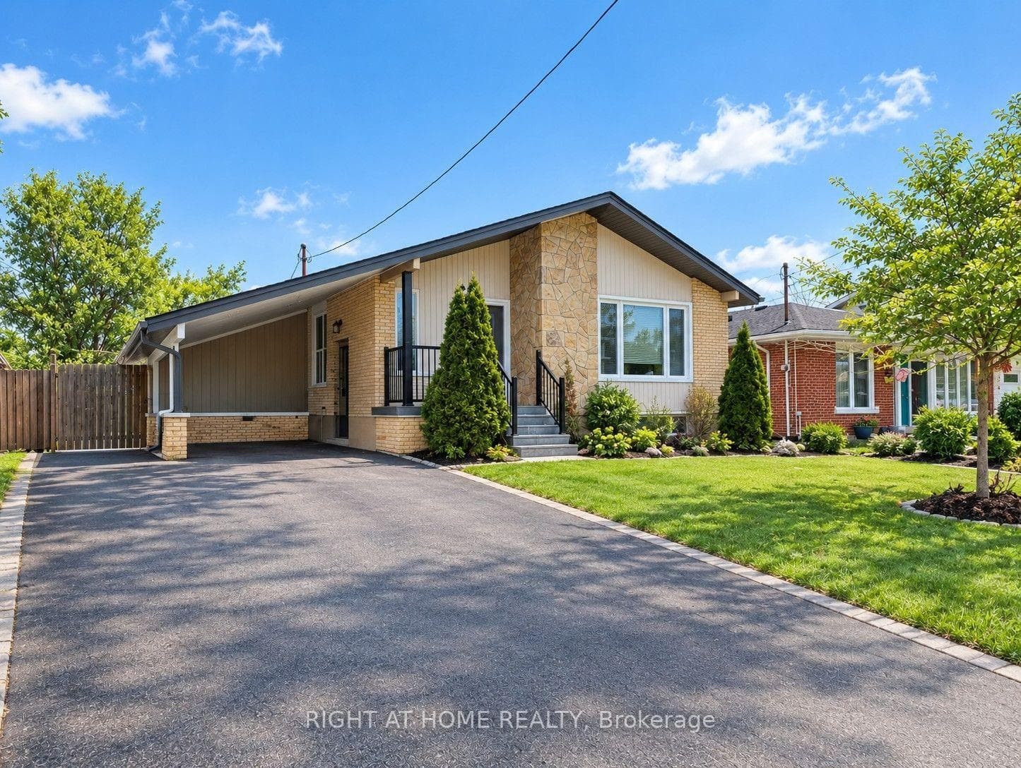30 San Remo Drive upper, Hamilton, ON L9C 5N3