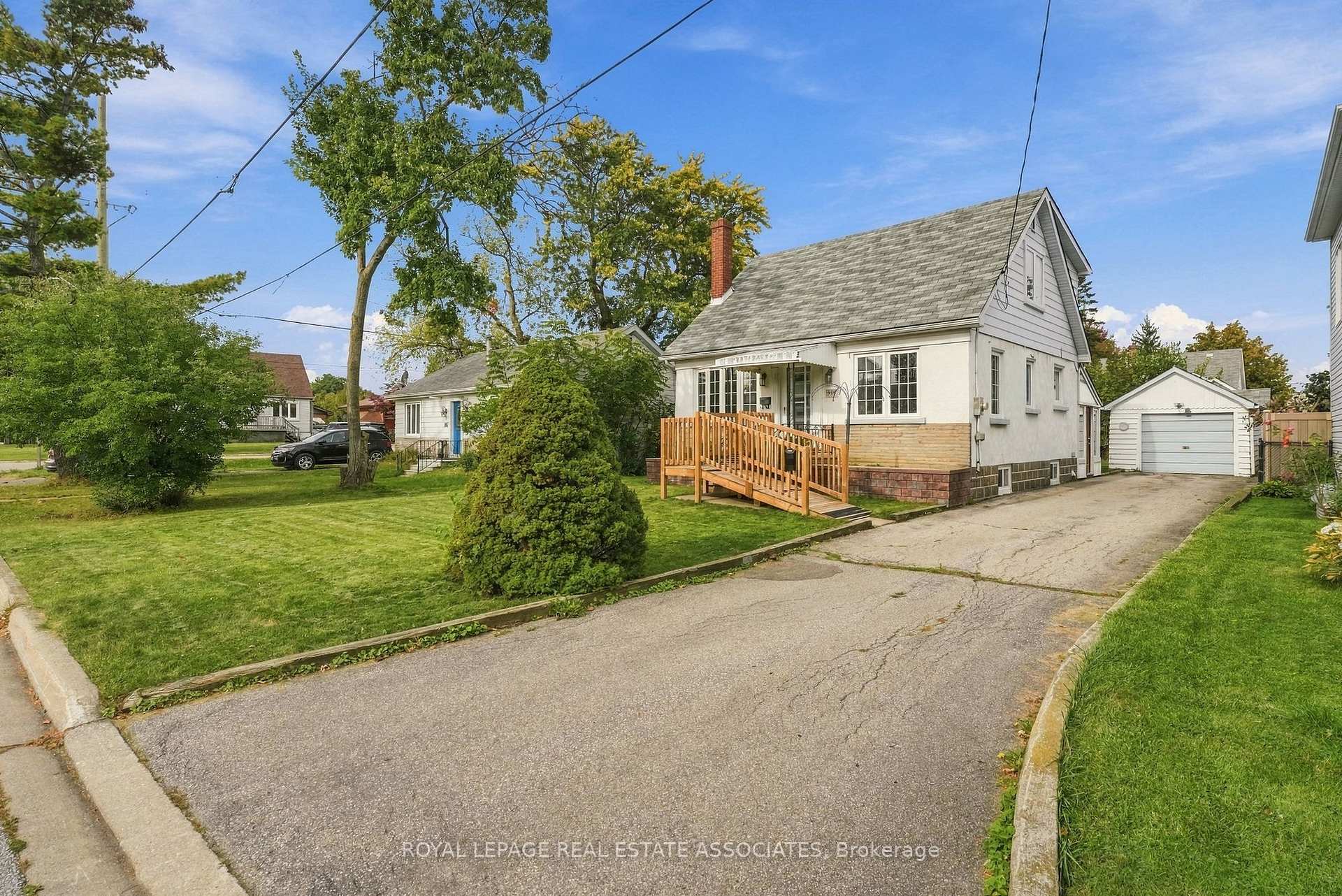 989 Pelham Avenue, Mississauga, ON L5E 1L1