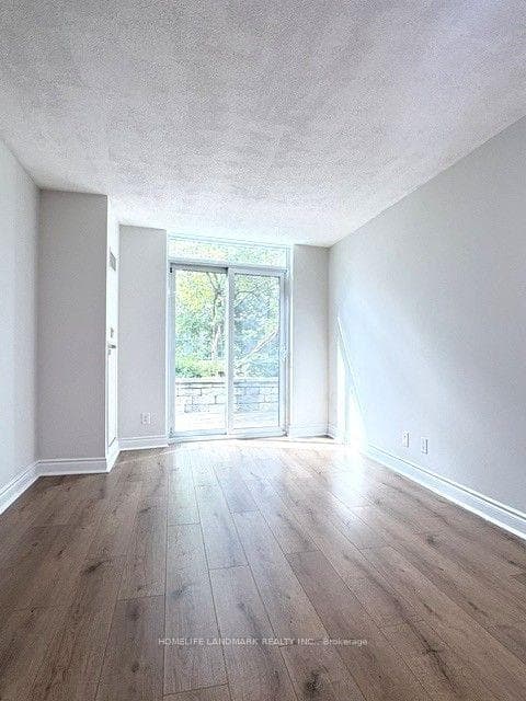 25 Greenview Avenue 315, Toronto, ON M2M 0A5